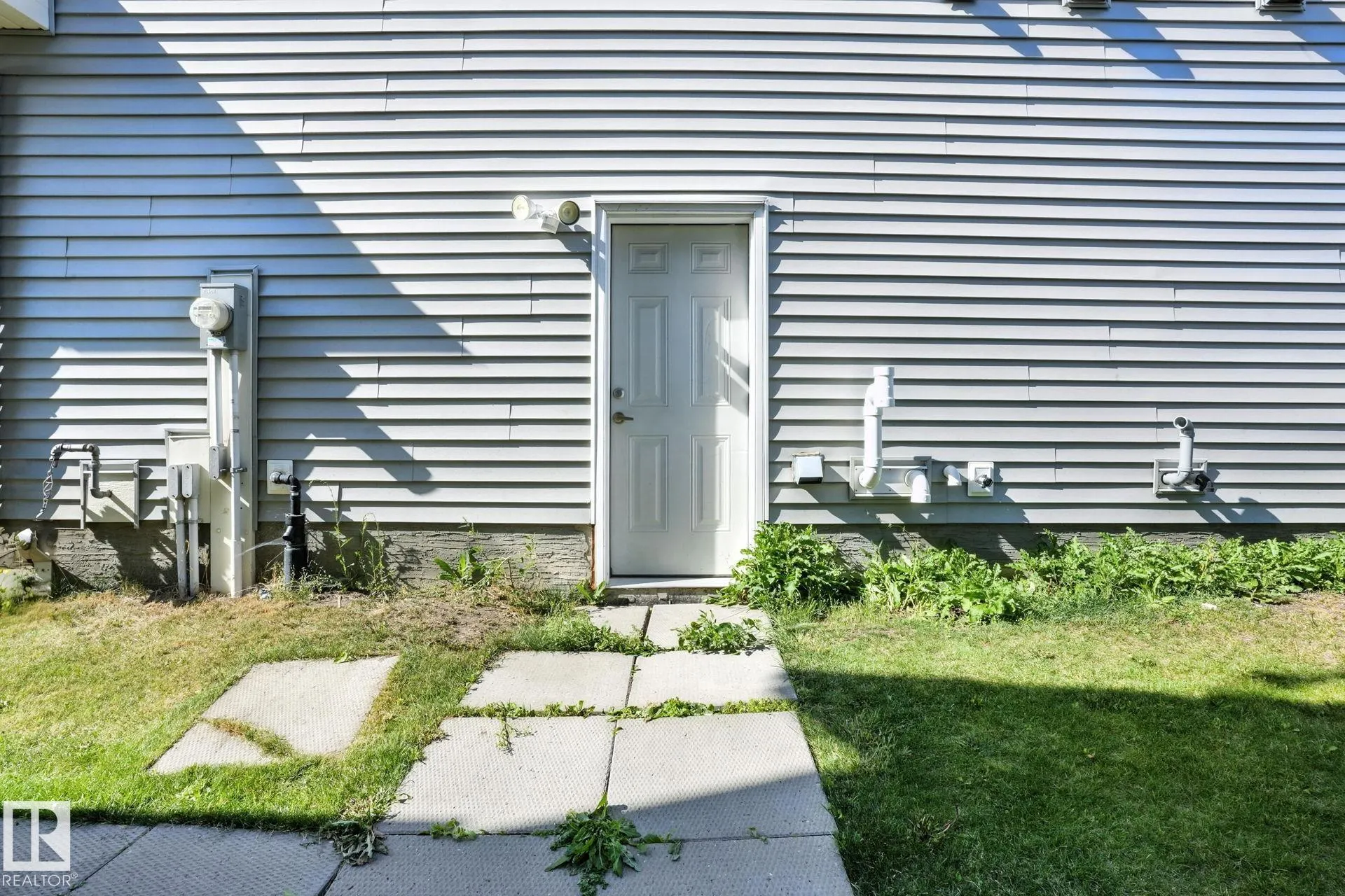 1286 DANIELS Crescent