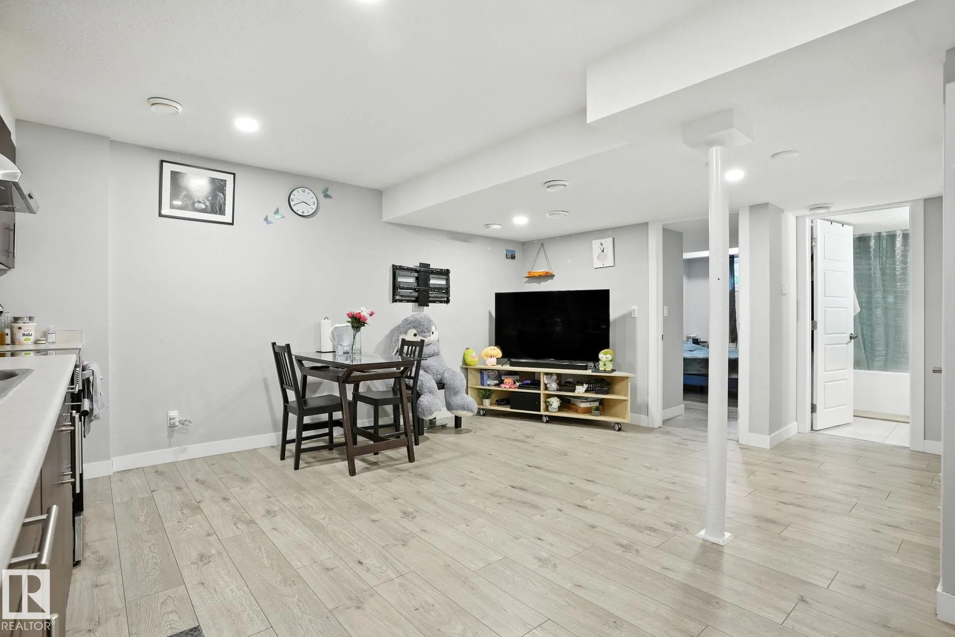 1286 DANIELS Crescent