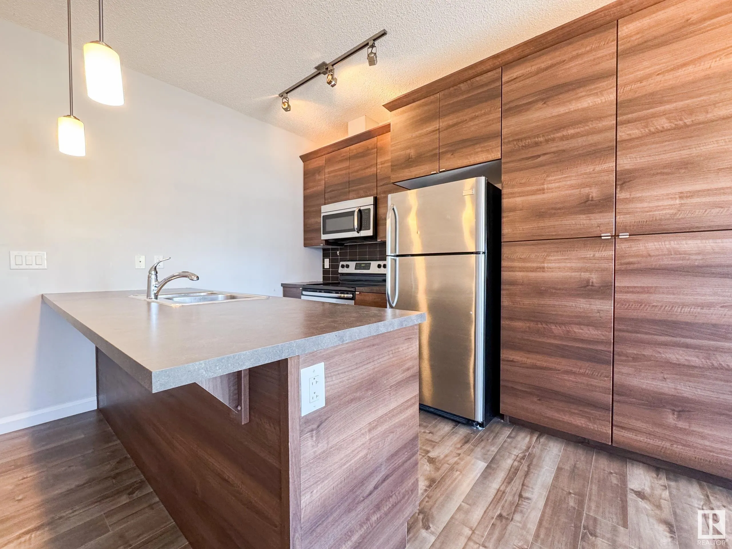 3710 ALLAN Drive