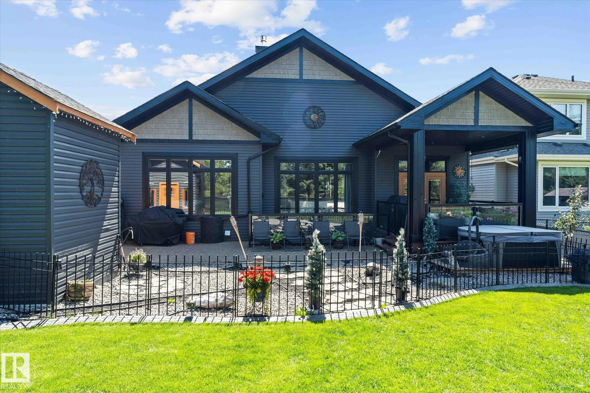 15 LILAC Bay