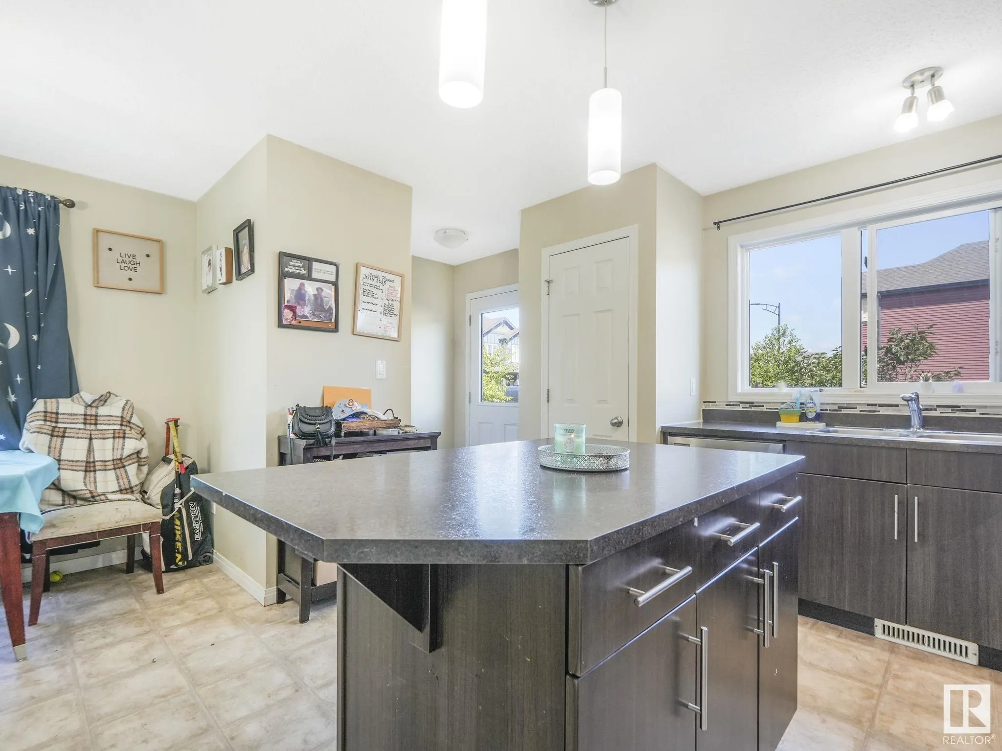 511 ORCHARDS Boulevard