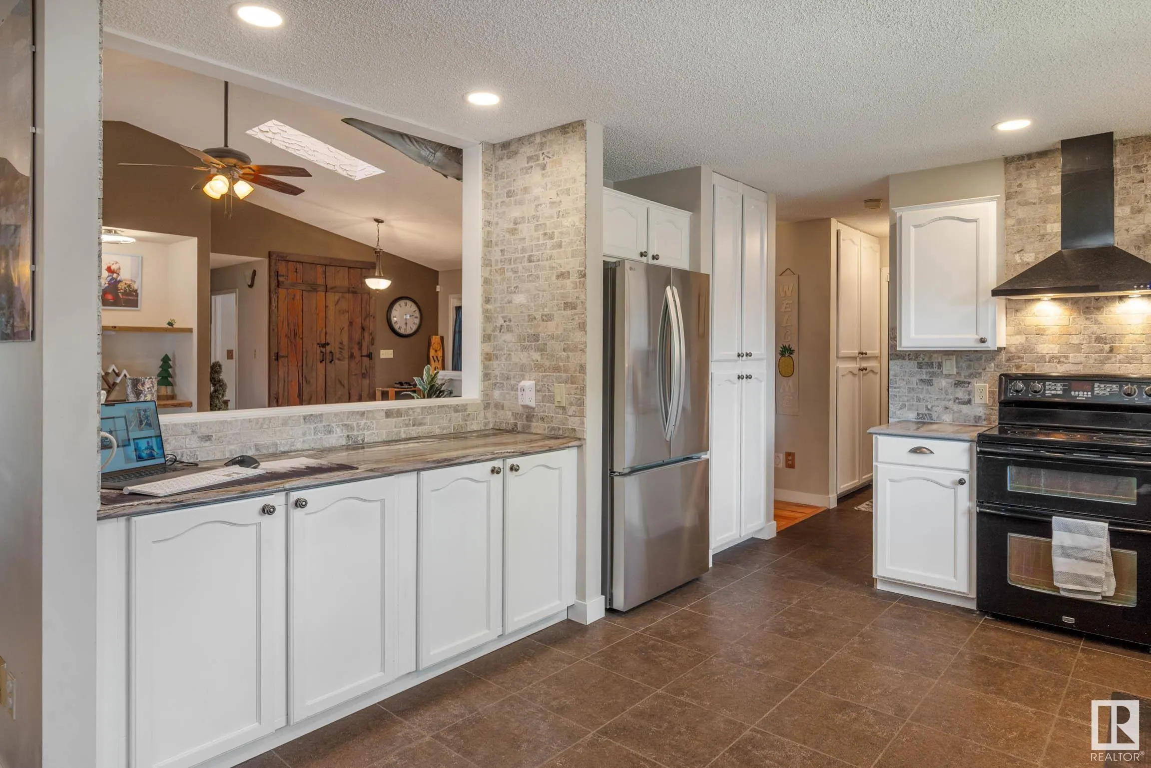 7 FIELDSTONE Cove
