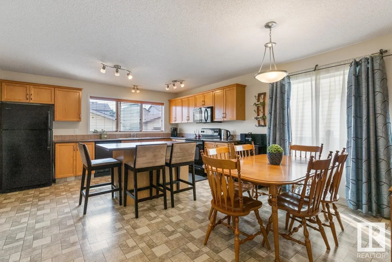 135 SUMMERTON Crescent