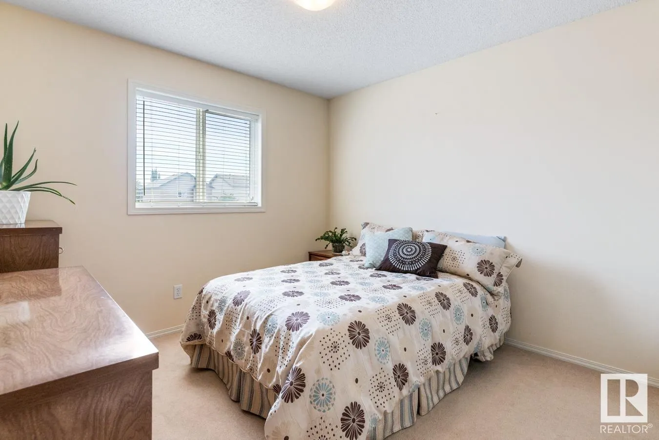 135 SUMMERTON Crescent