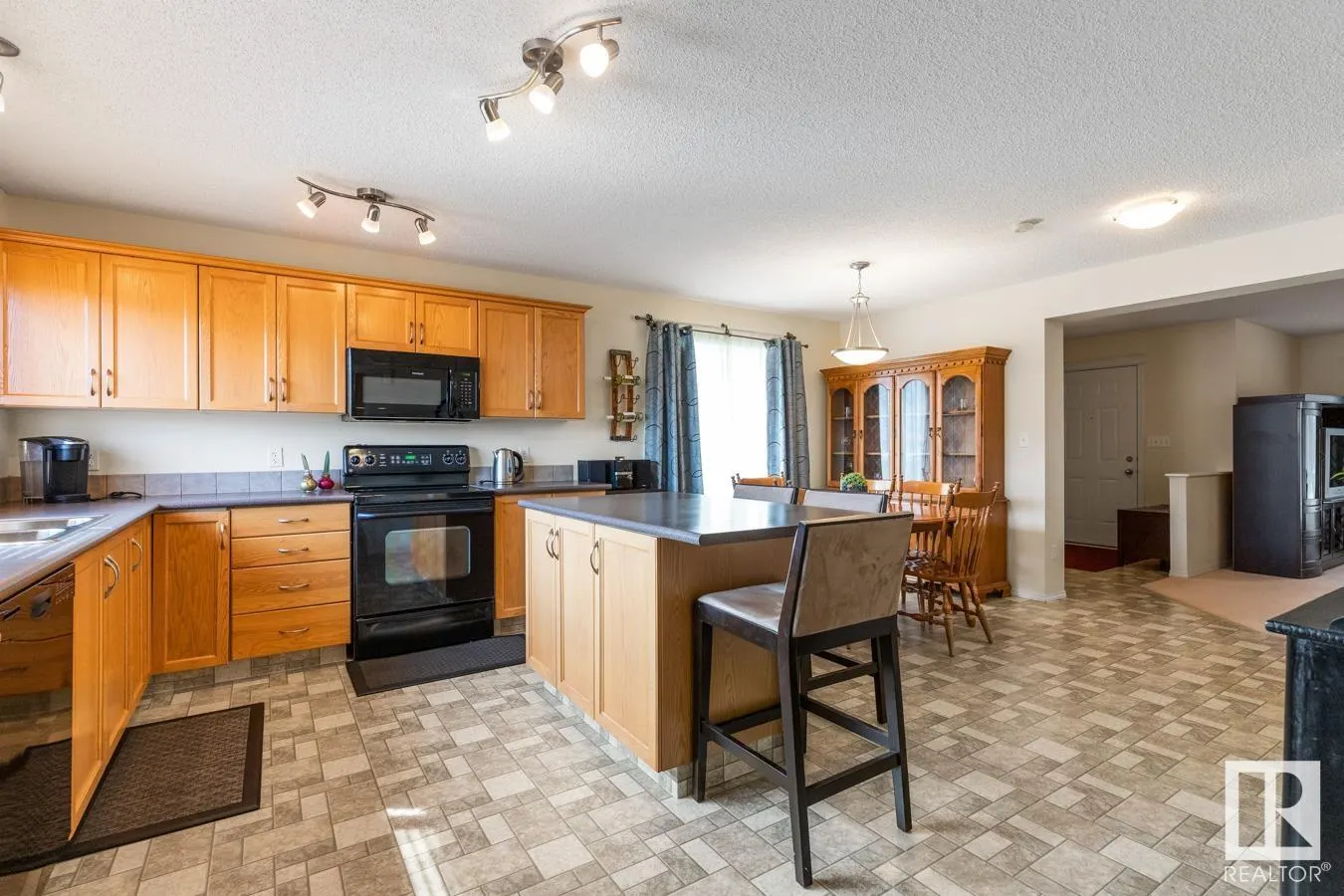 135 SUMMERTON Crescent