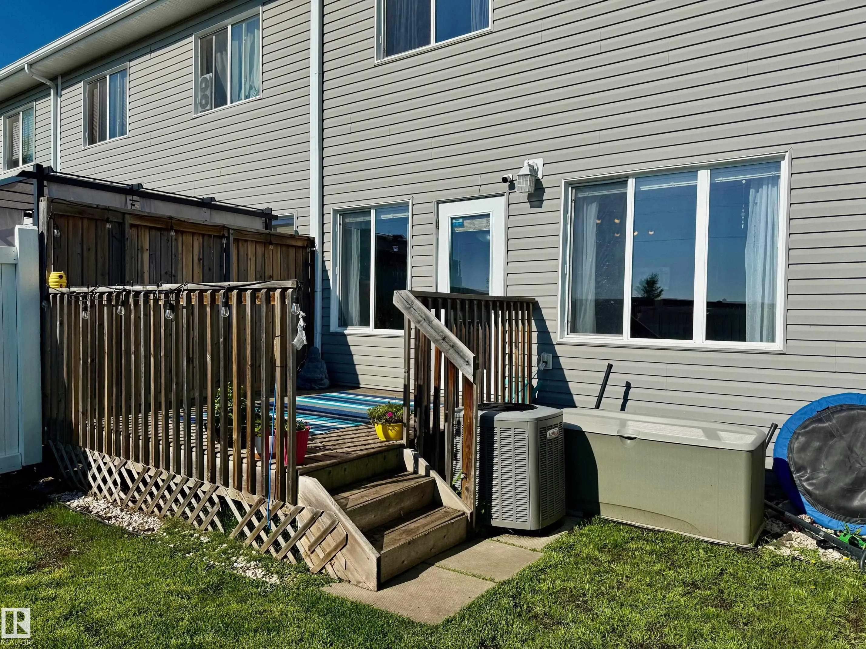 102 GRAYWOOD Mews