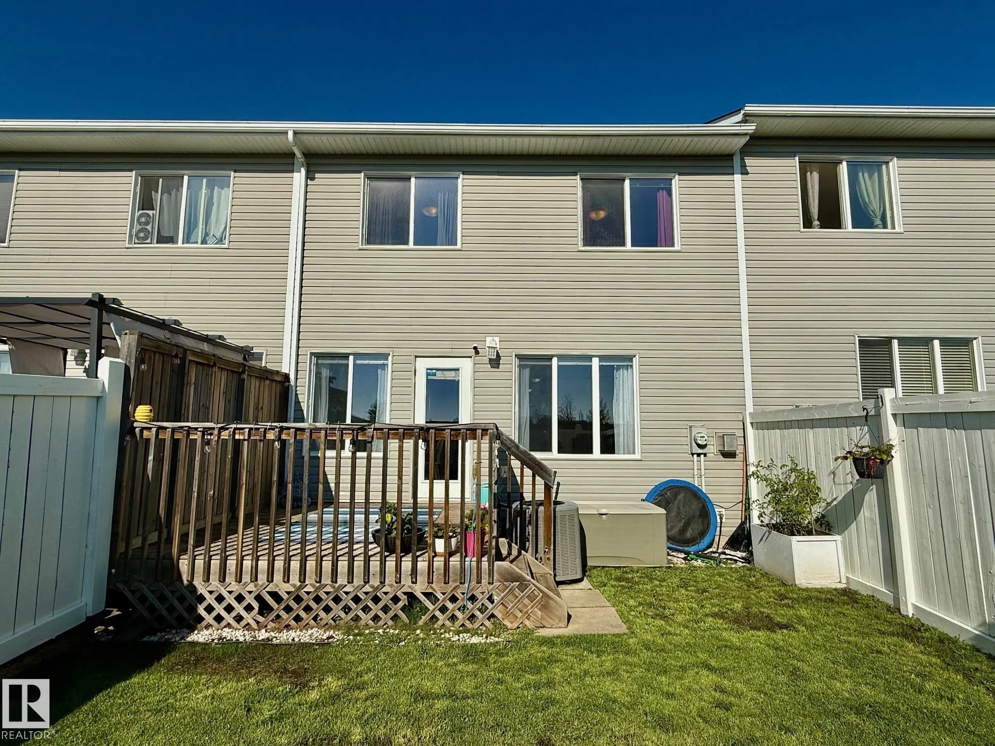 102 GRAYWOOD Mews