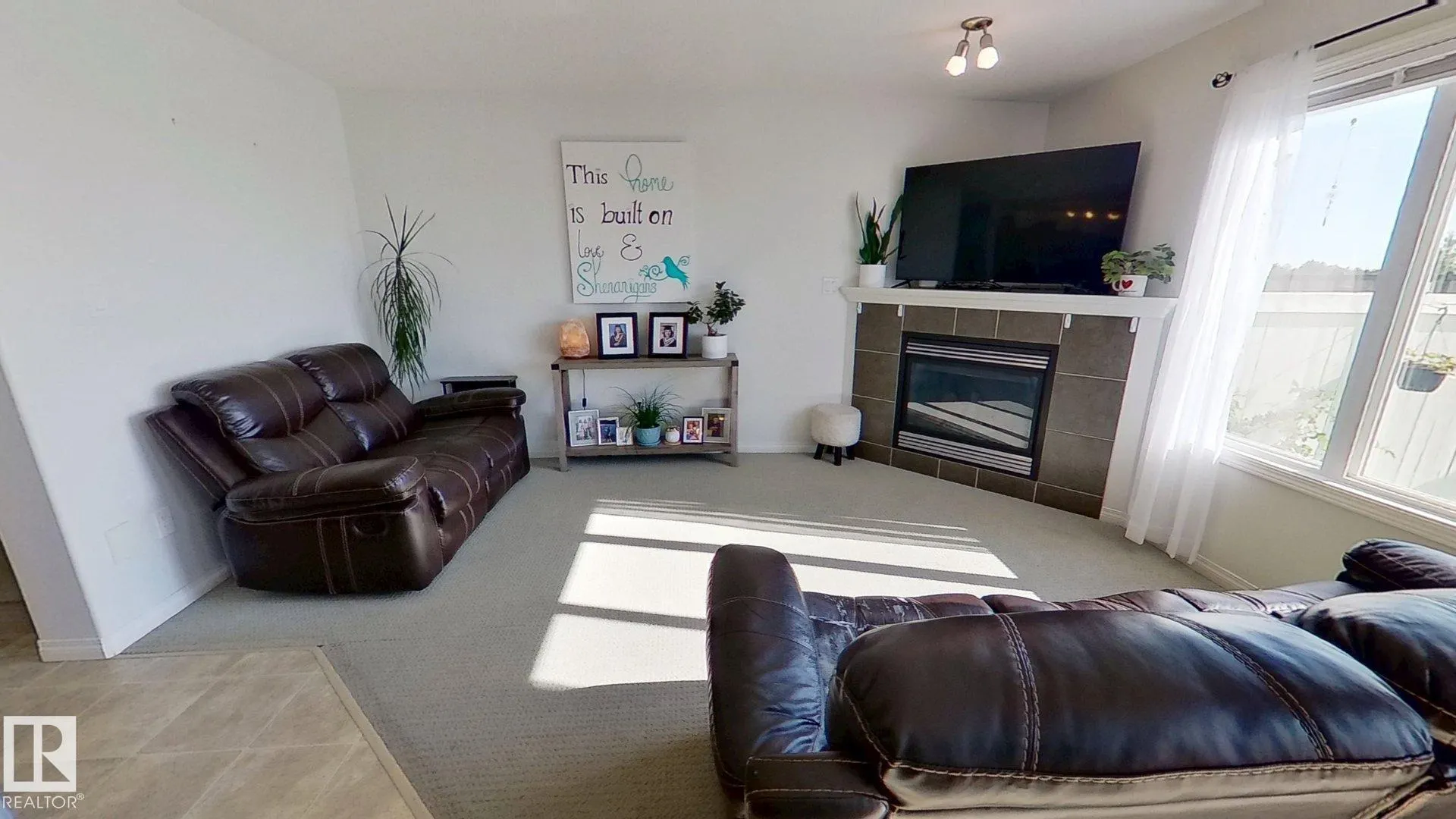 102 GRAYWOOD Mews