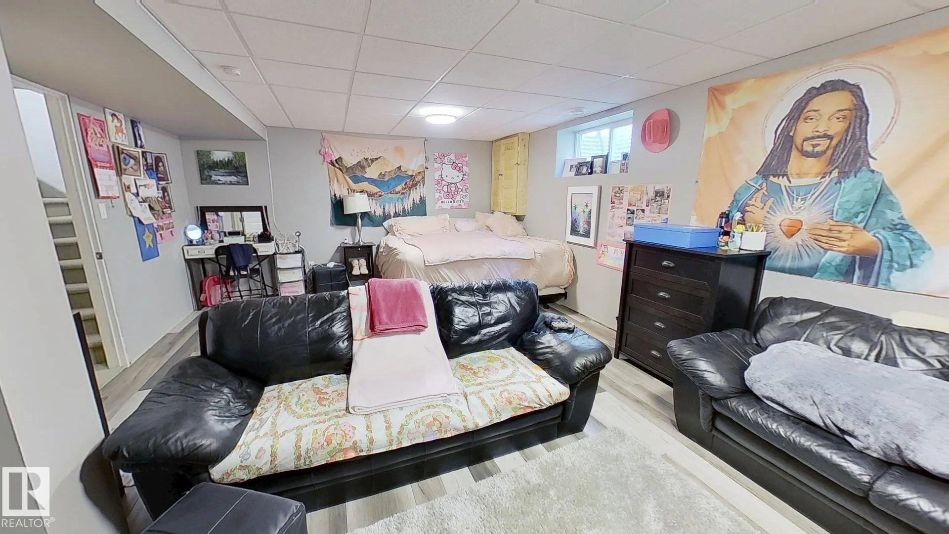 102 GRAYWOOD Mews