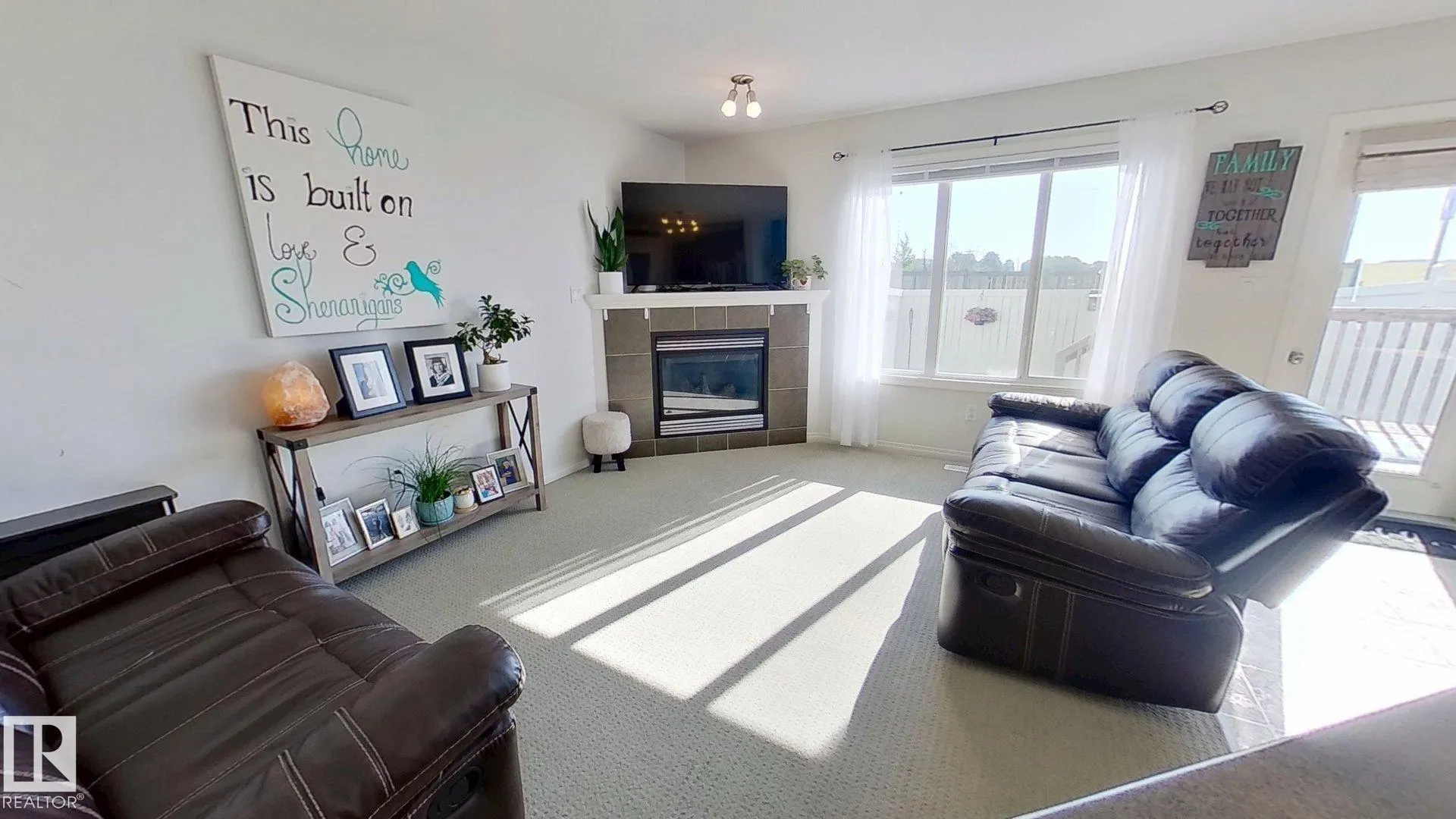102 GRAYWOOD Mews