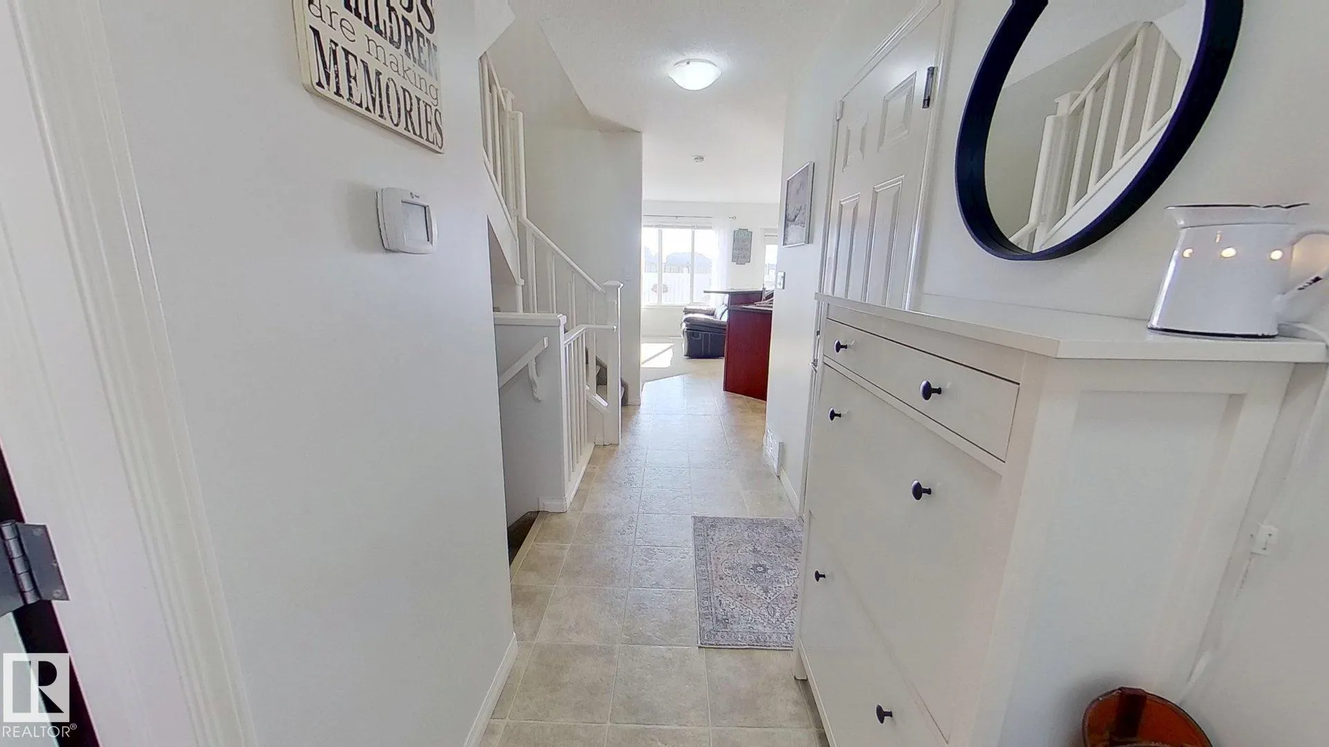 102 GRAYWOOD Mews