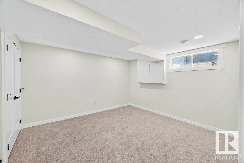 124 FOXHAVEN Court