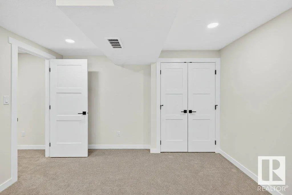 124 FOXHAVEN Court