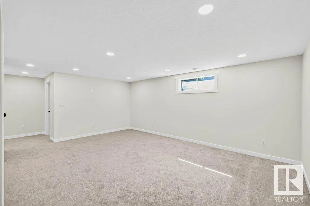 124 FOXHAVEN Court
