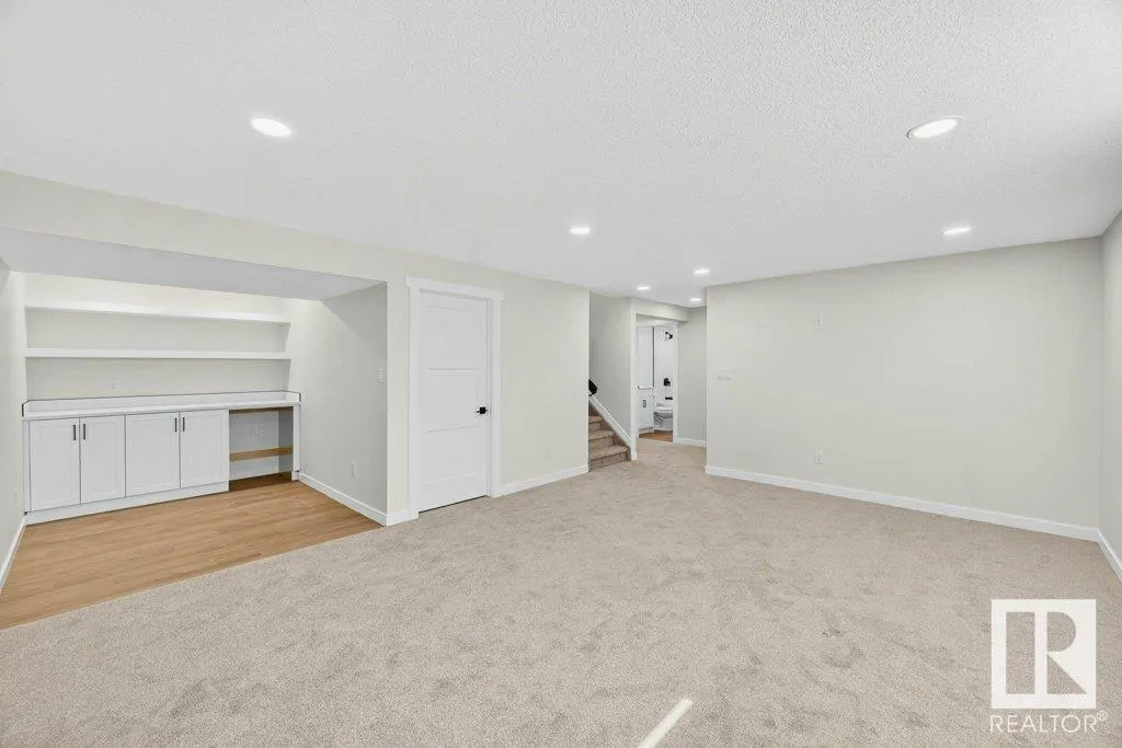 124 FOXHAVEN Court