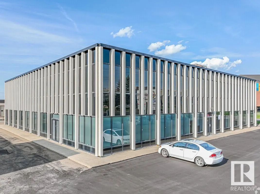 8708/8704 8722 51 Avenue