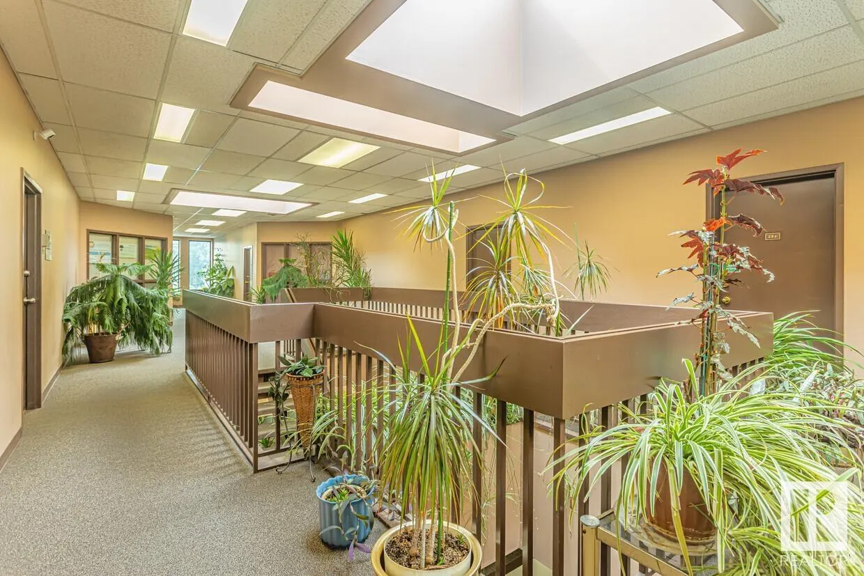 8708/8704 8722 51 Avenue