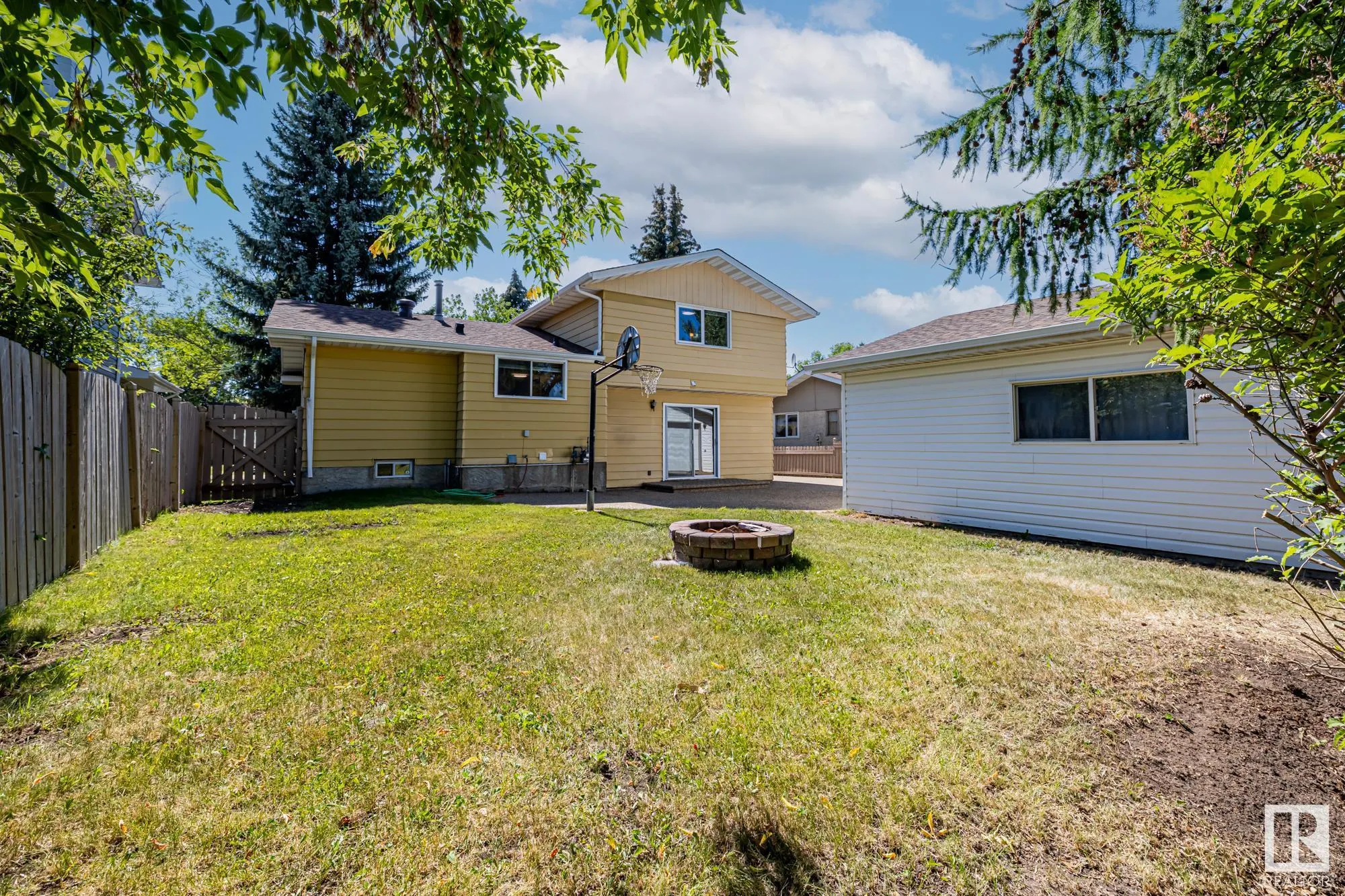32 BUTTERFIELD Crescent