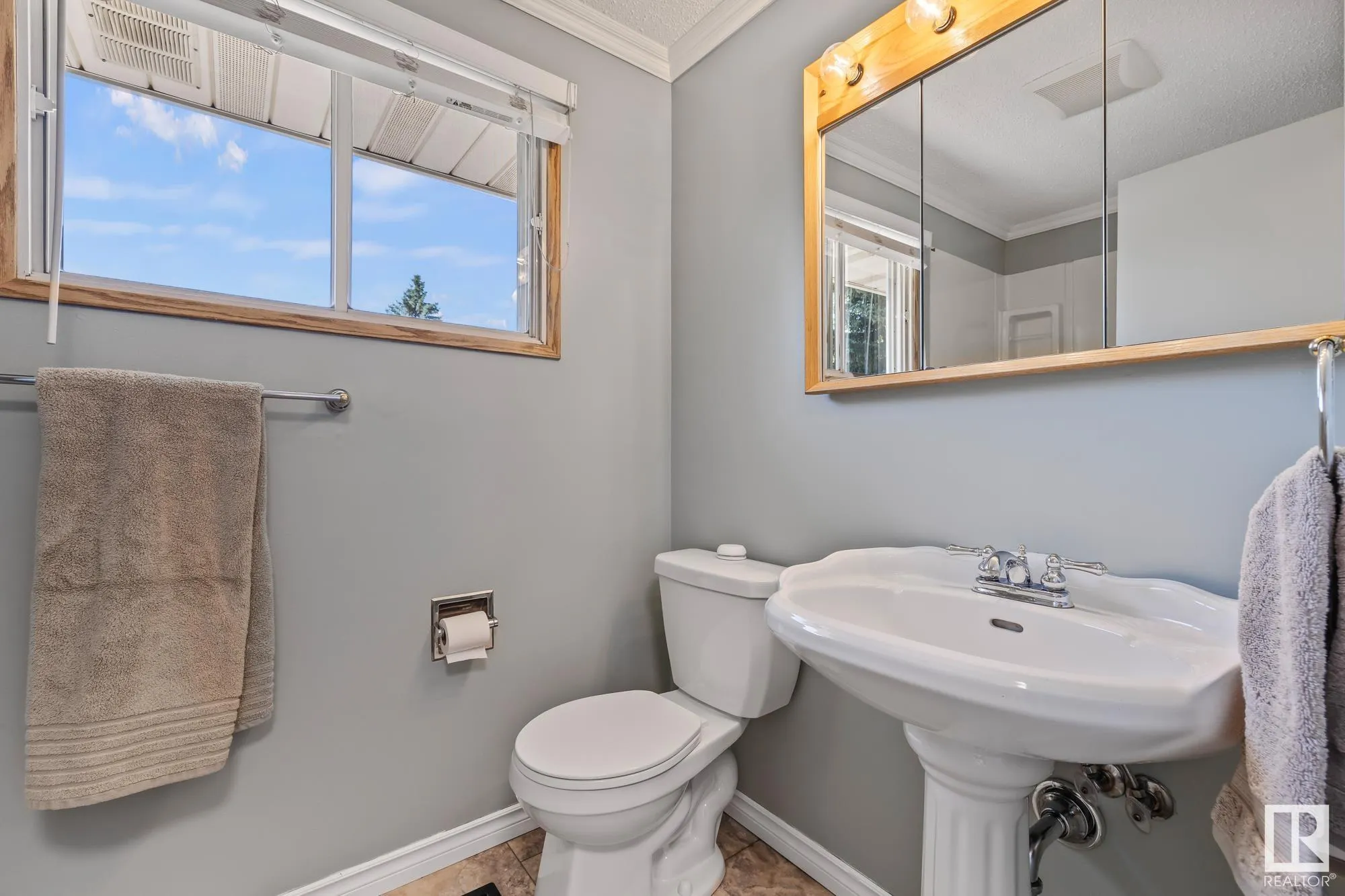 32 BUTTERFIELD Crescent