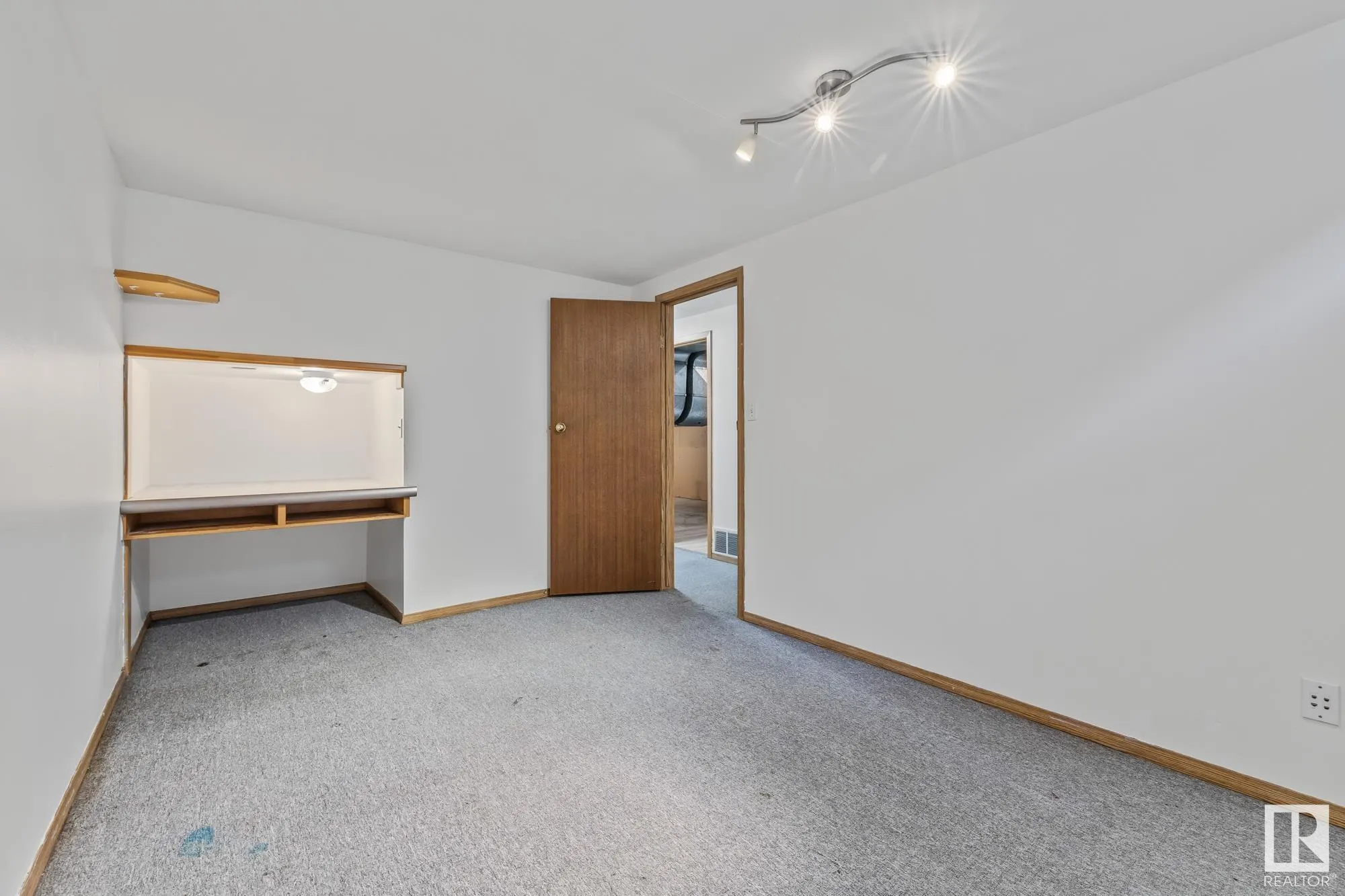 32 BUTTERFIELD Crescent