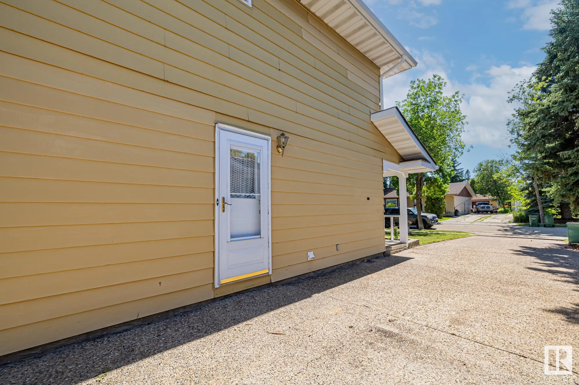 32 BUTTERFIELD Crescent