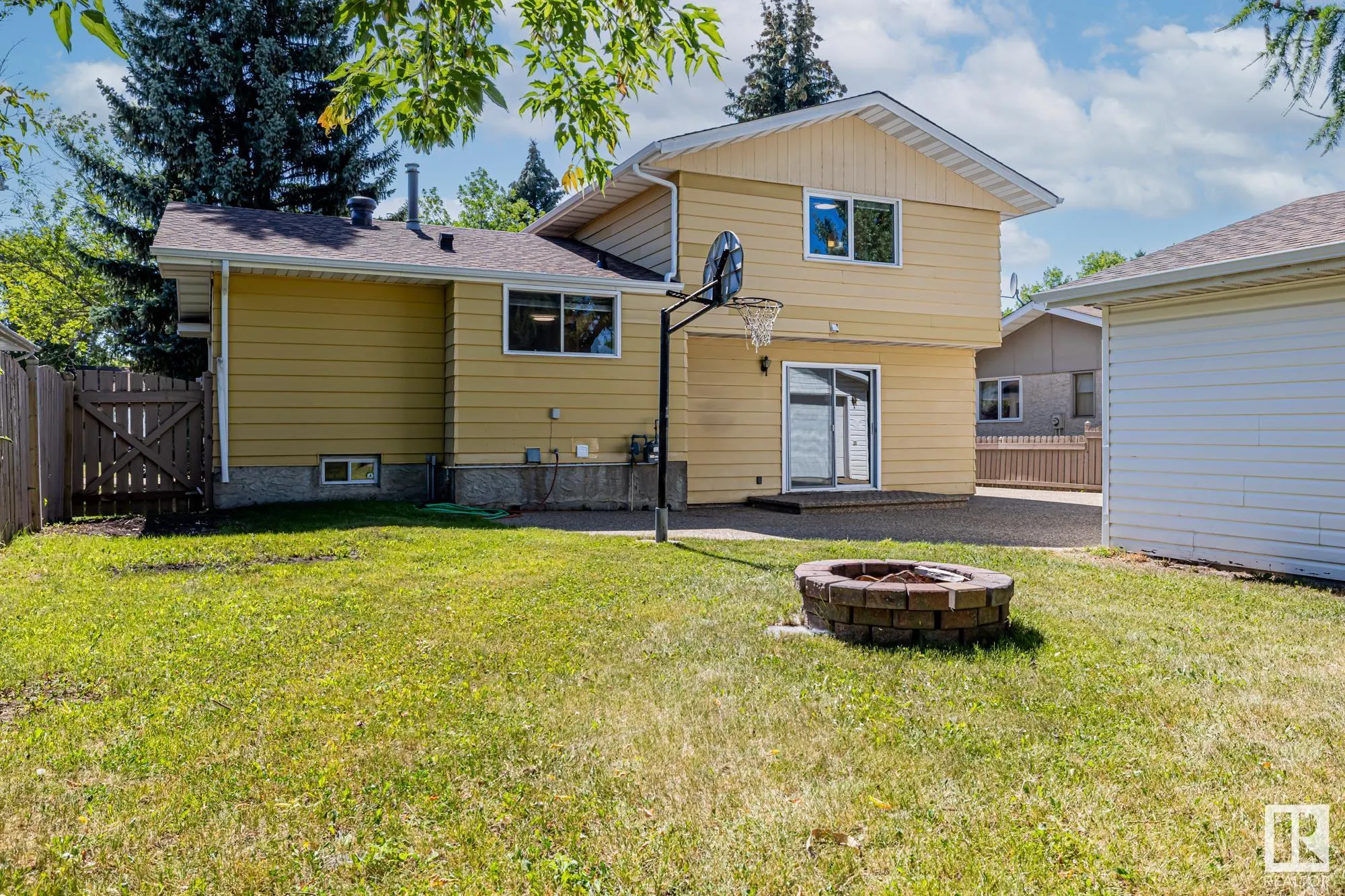 32 BUTTERFIELD Crescent