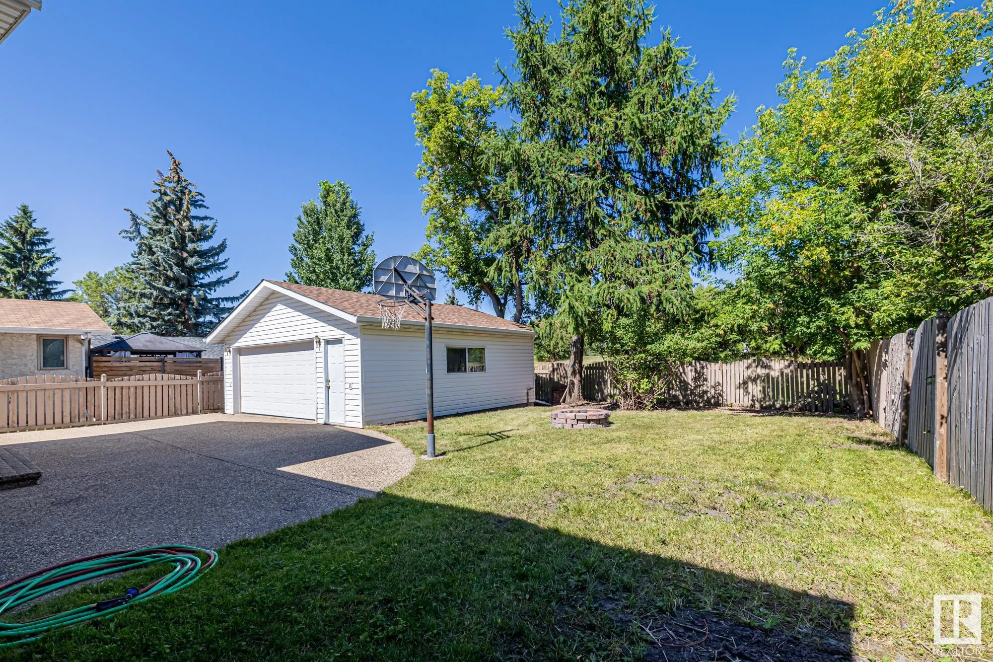 32 BUTTERFIELD Crescent