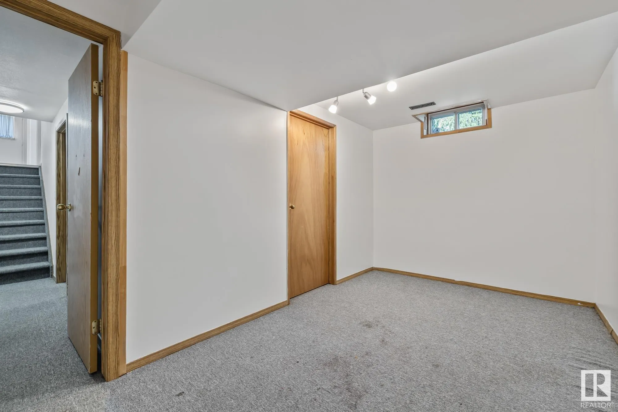 32 BUTTERFIELD Crescent