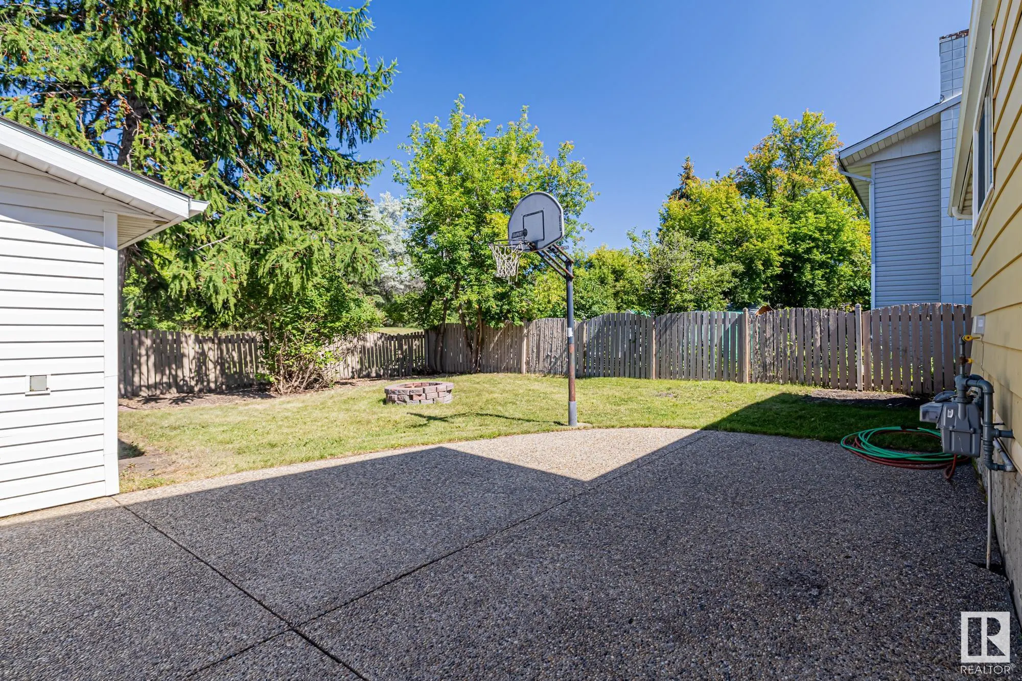 32 BUTTERFIELD Crescent