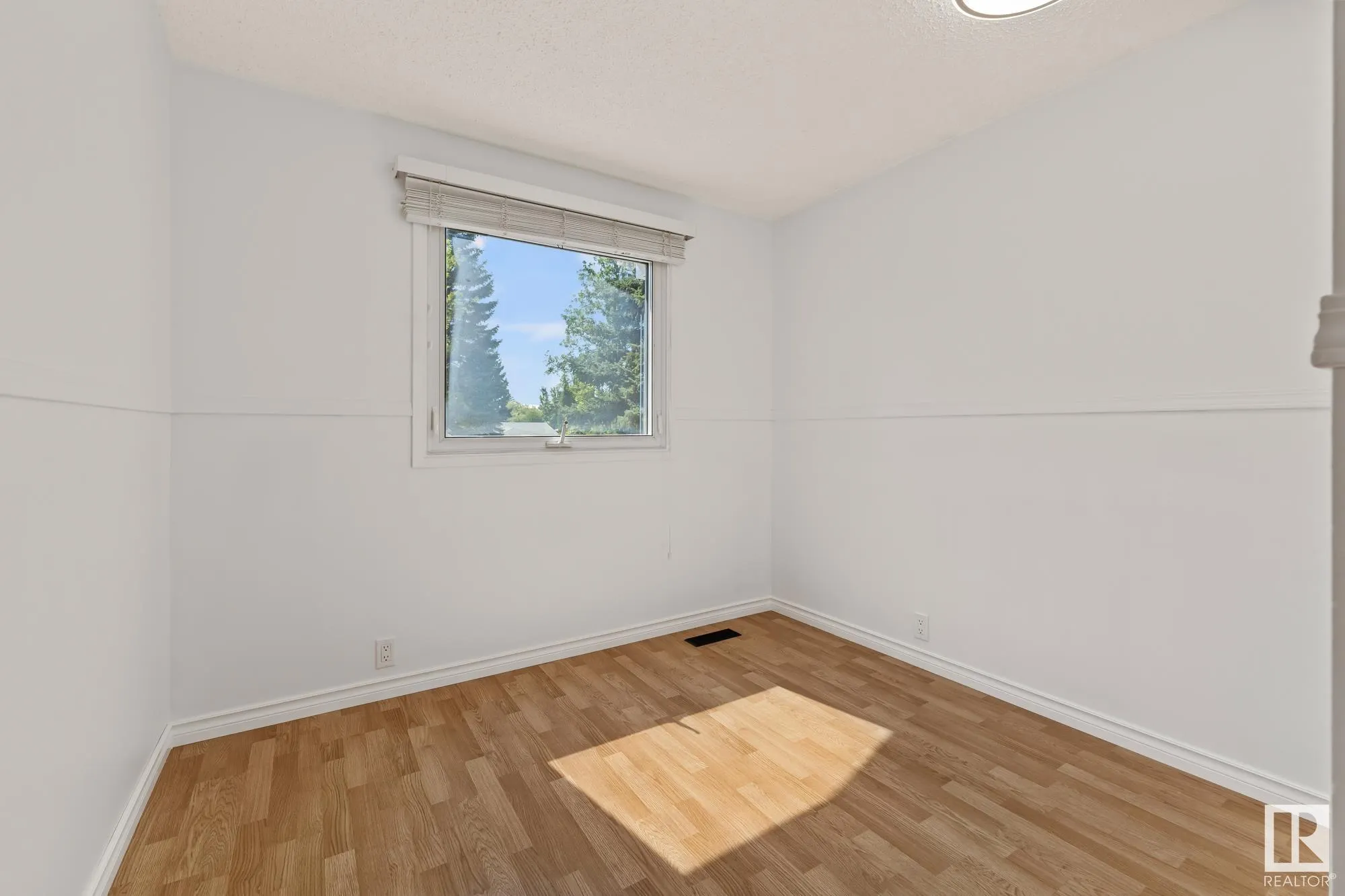 32 BUTTERFIELD Crescent
