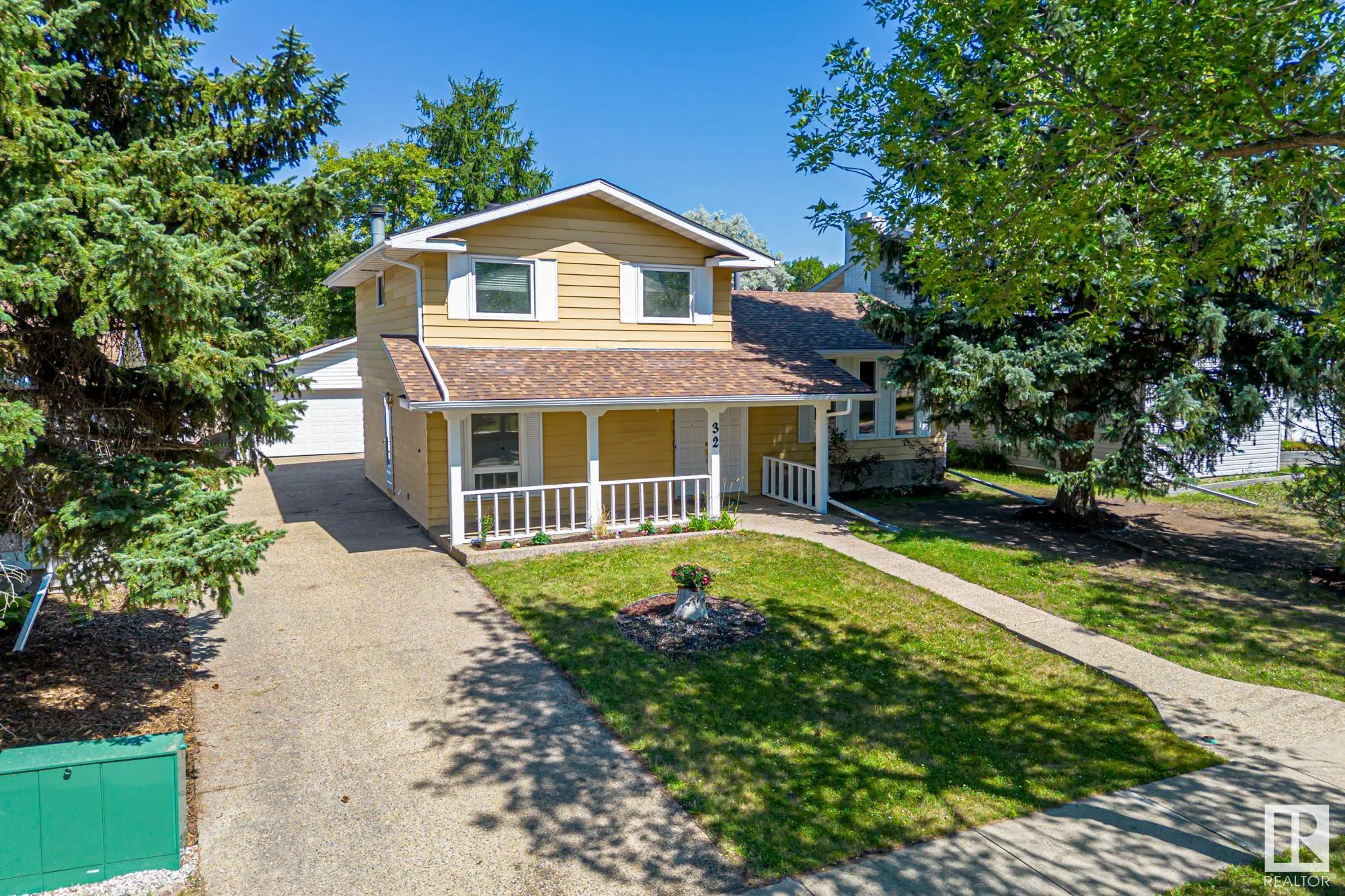 32 BUTTERFIELD Crescent