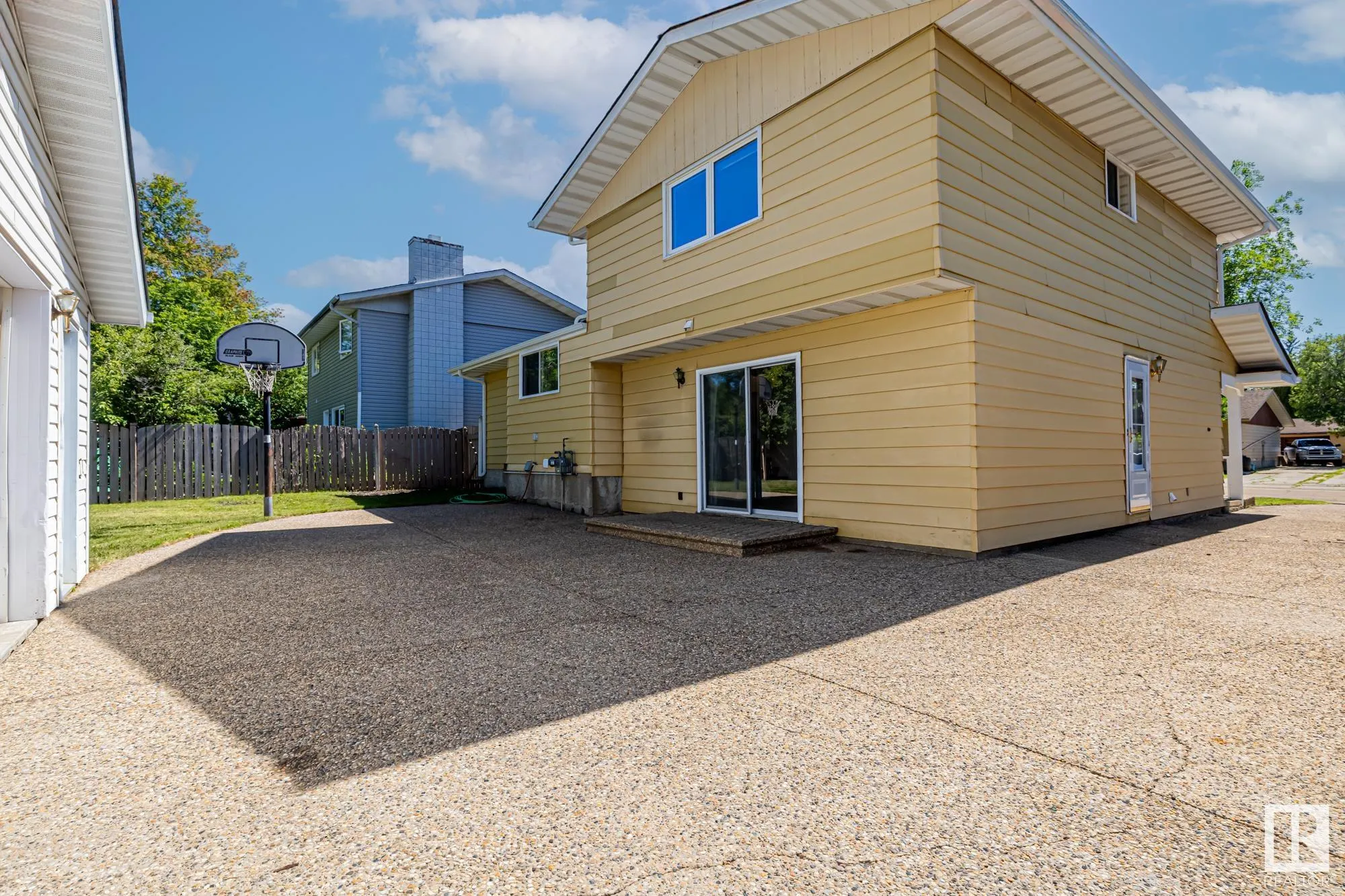 32 BUTTERFIELD Crescent