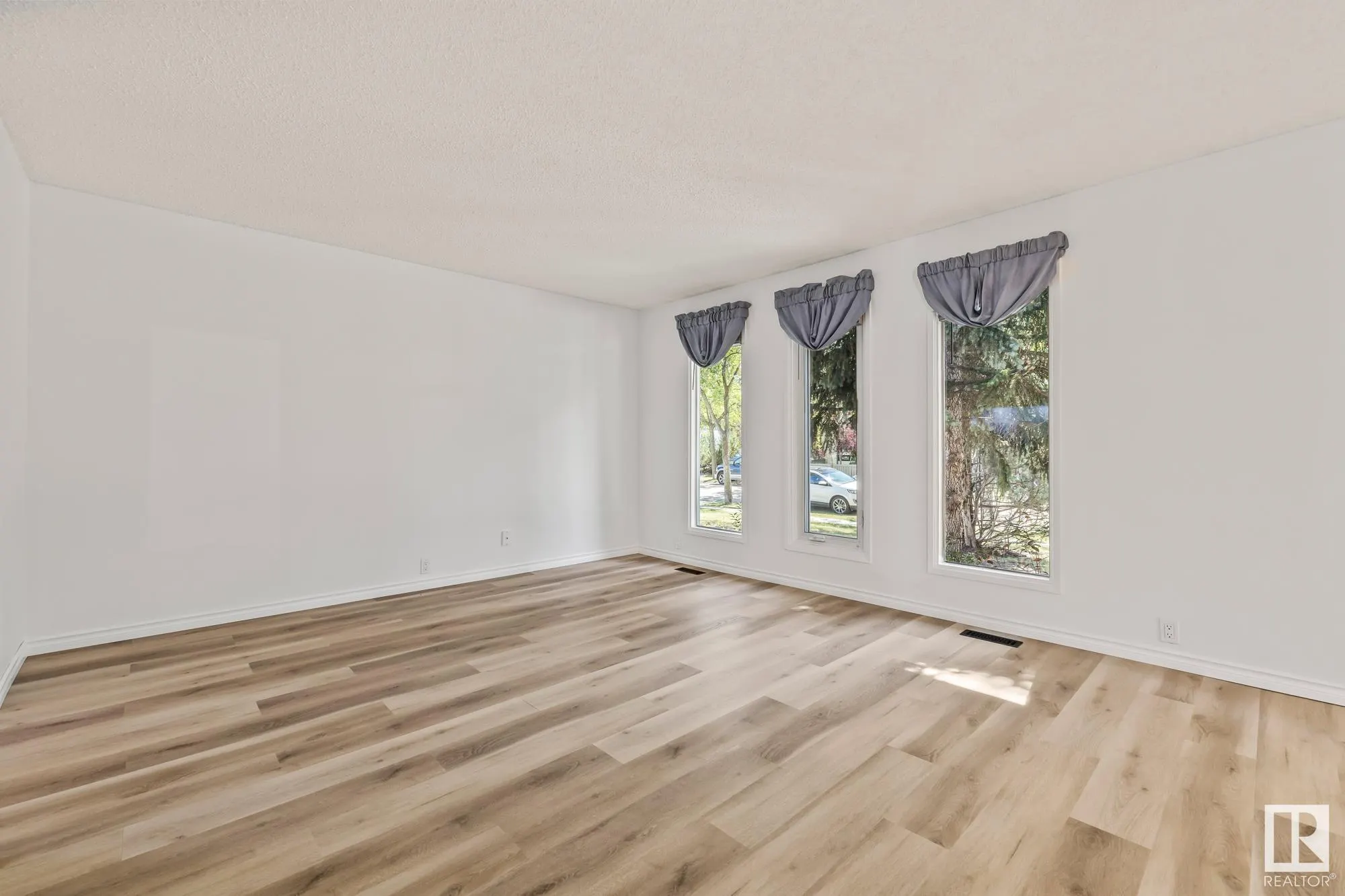 32 BUTTERFIELD Crescent