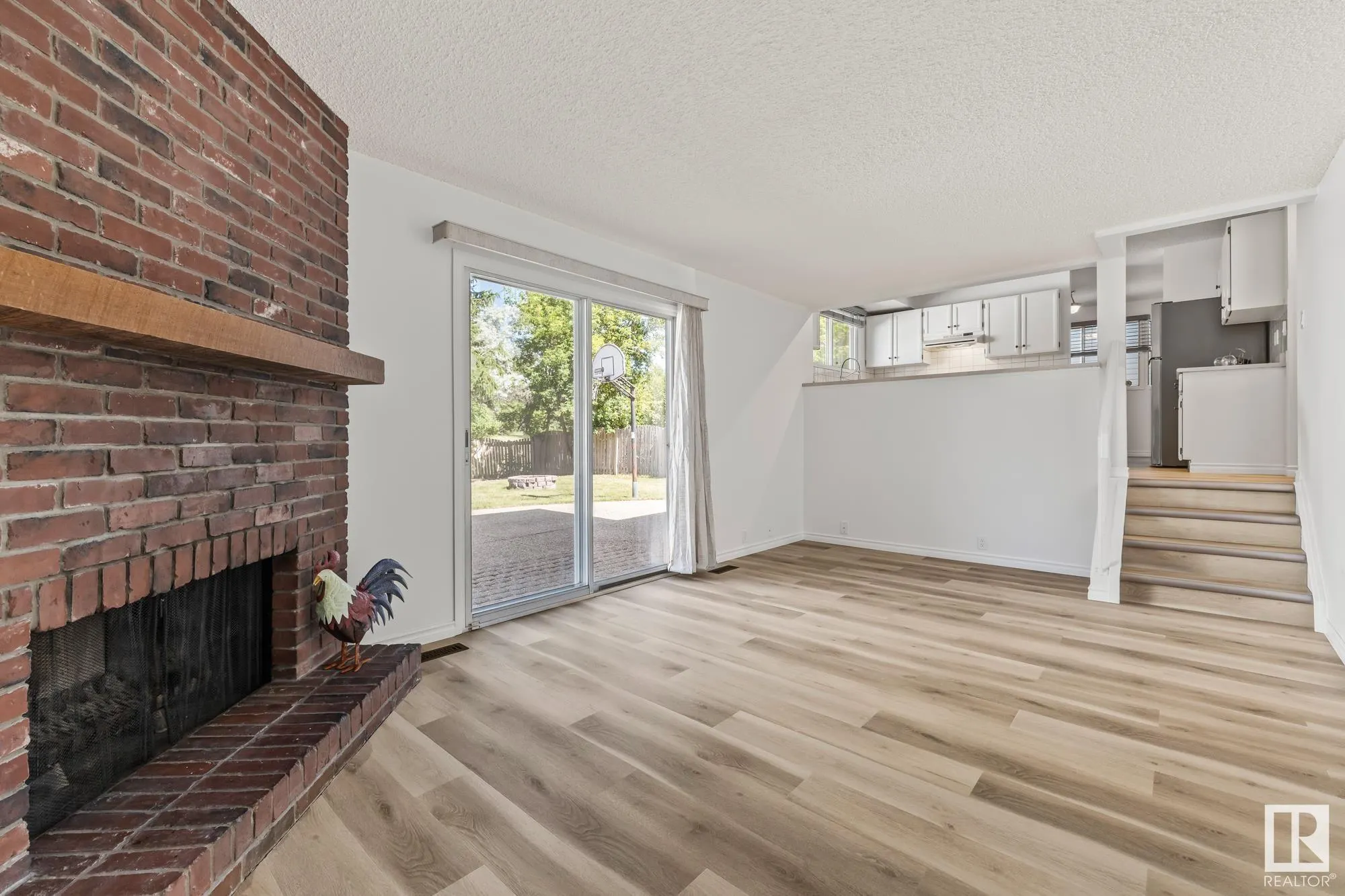 32 BUTTERFIELD Crescent