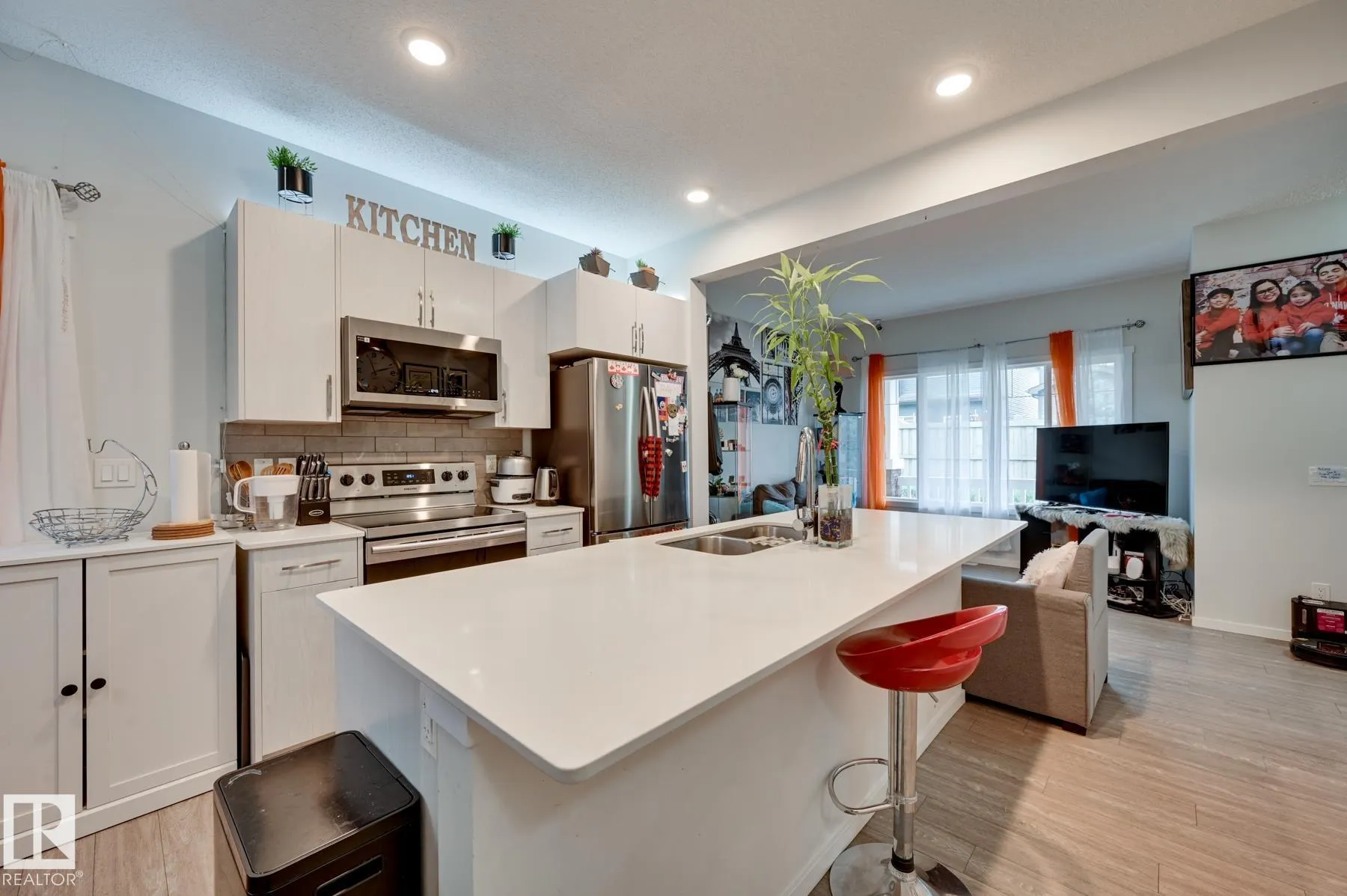 6004 ROSENTHAL Way