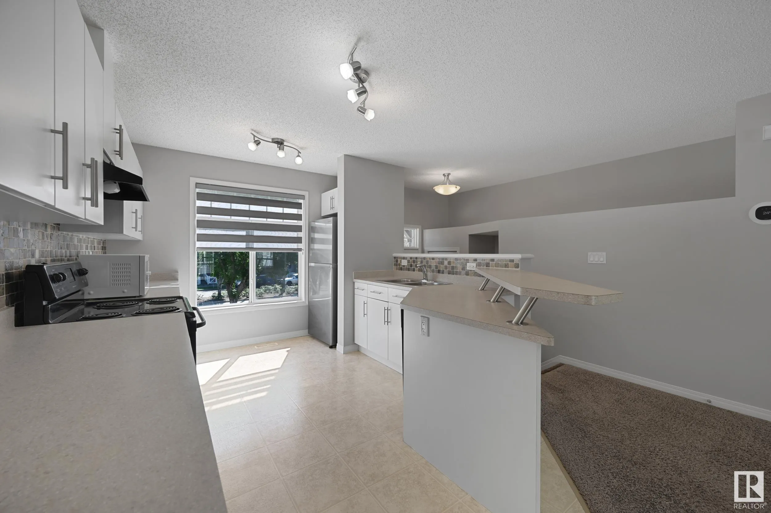 465 HEMINGWAY Road