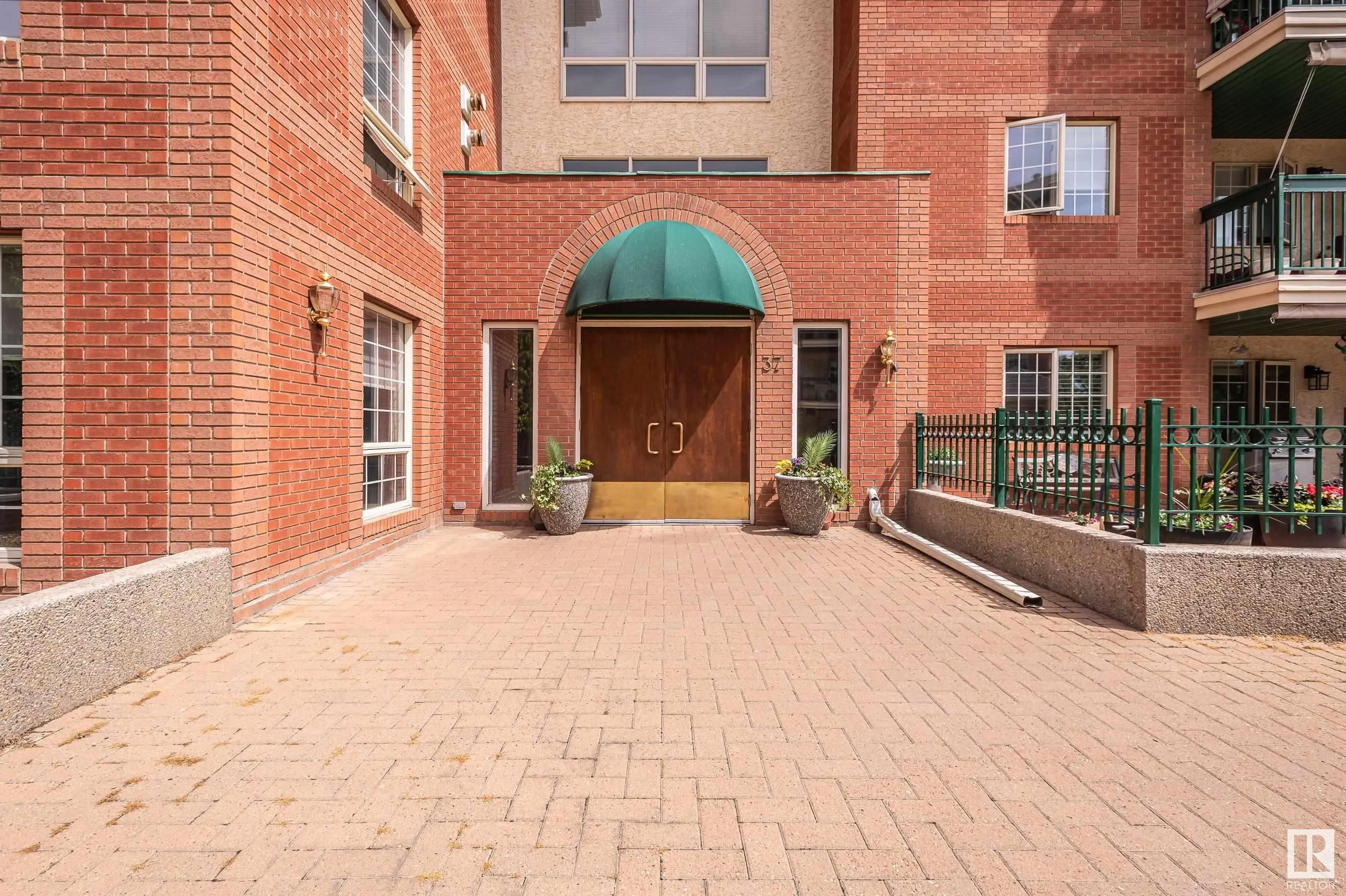 37 SIR WINSTON CHURCHILL Avenue