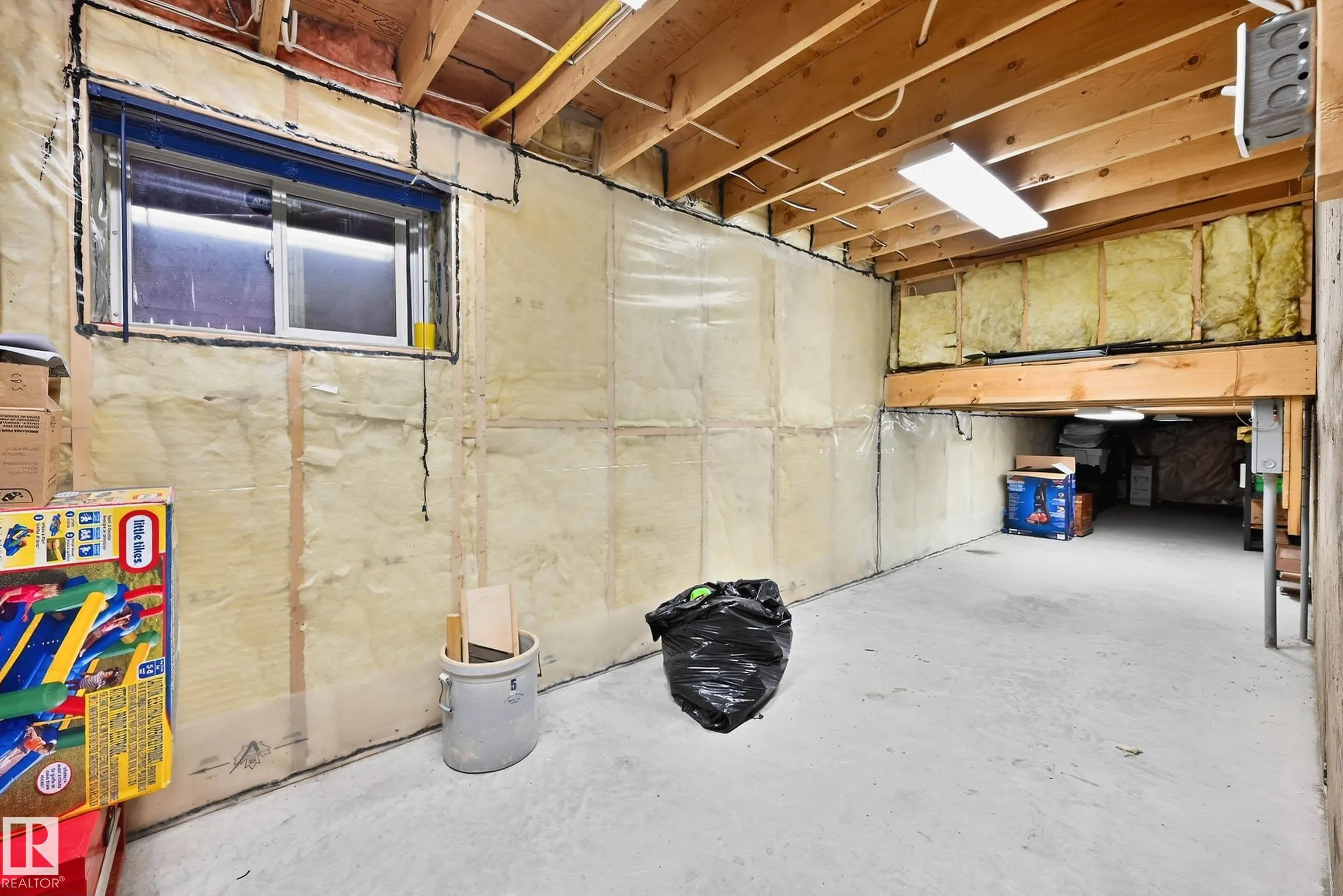 473084 RGE ROAD 242