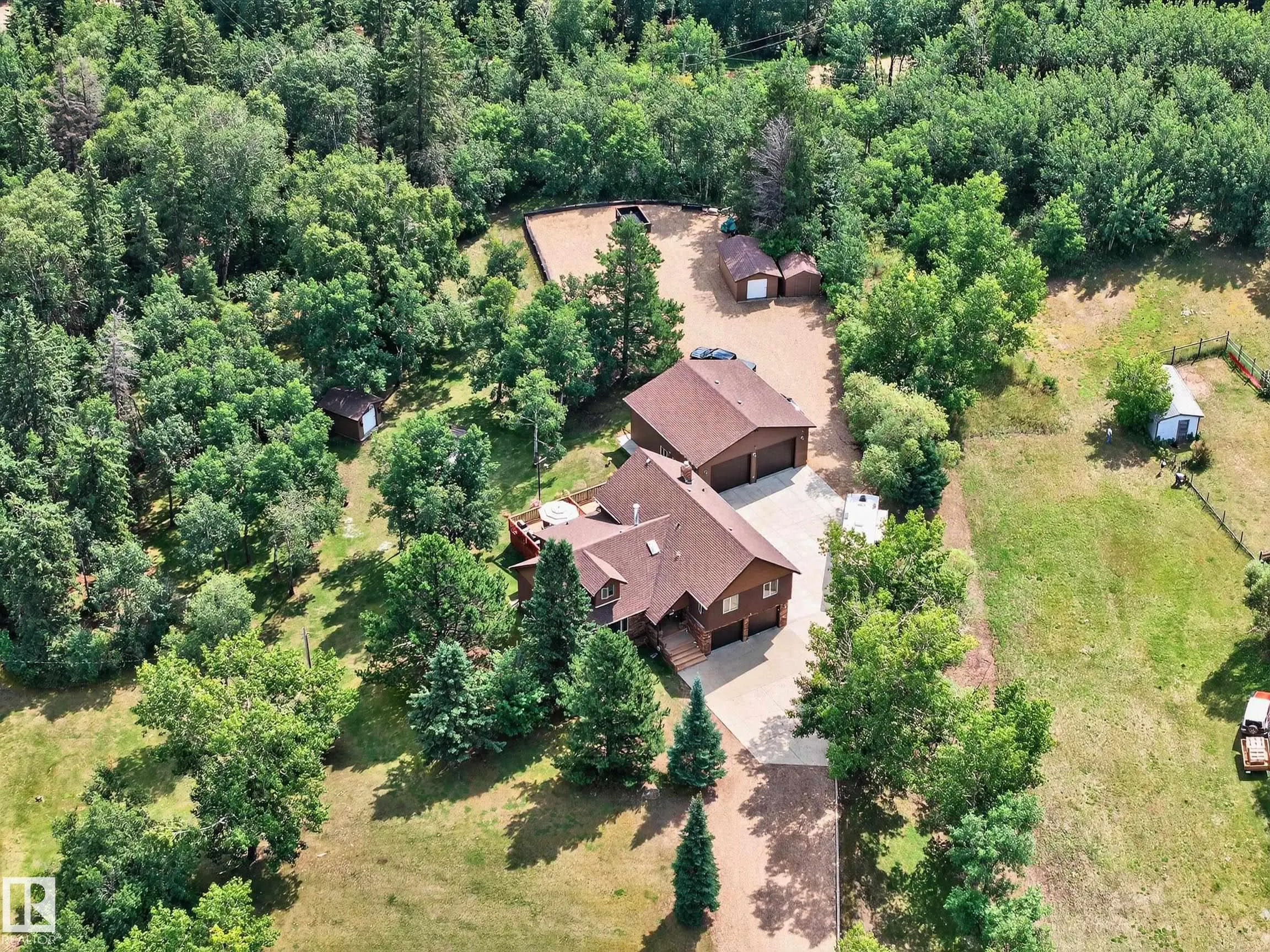 473084 RGE ROAD 242