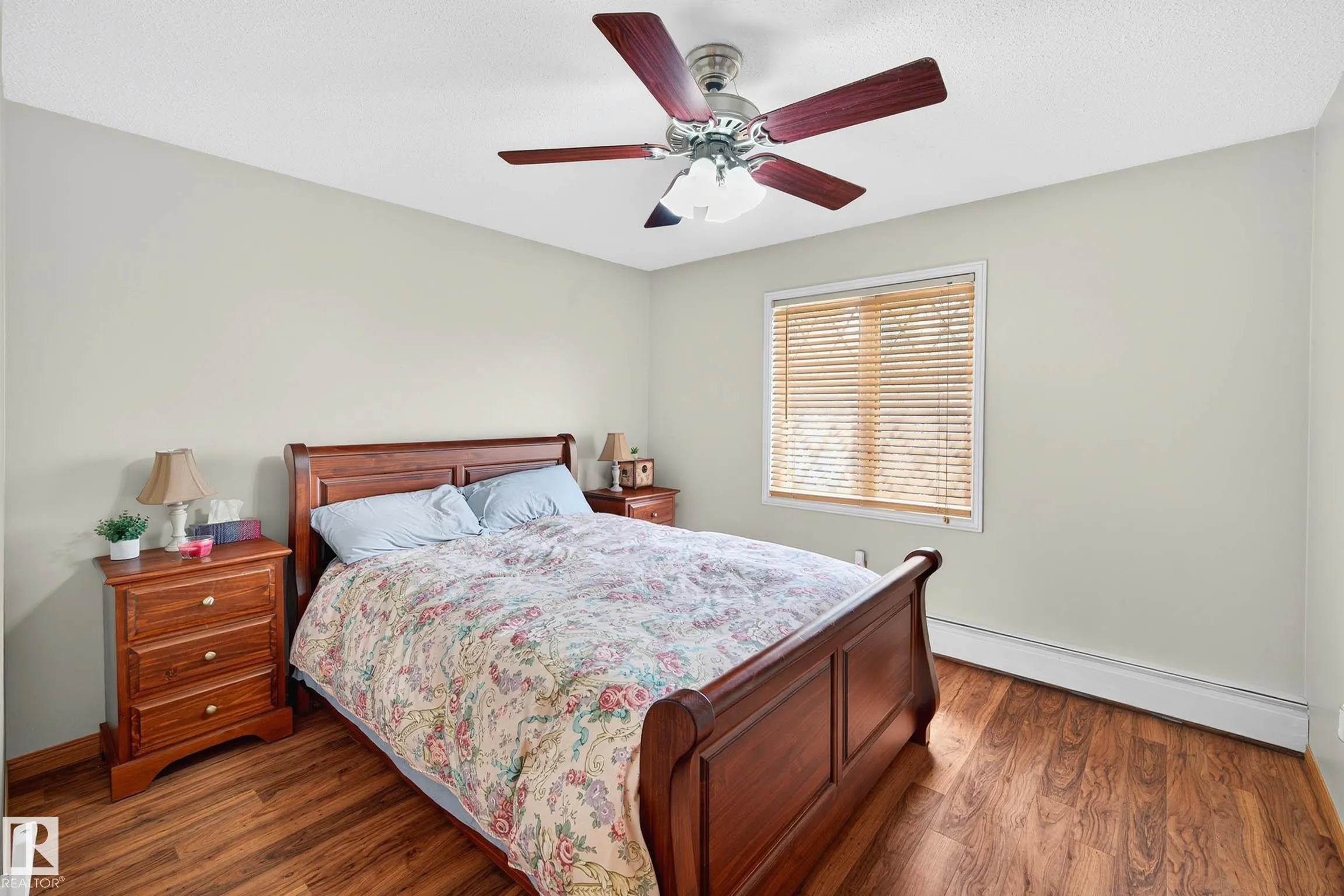 473084 RGE ROAD 242