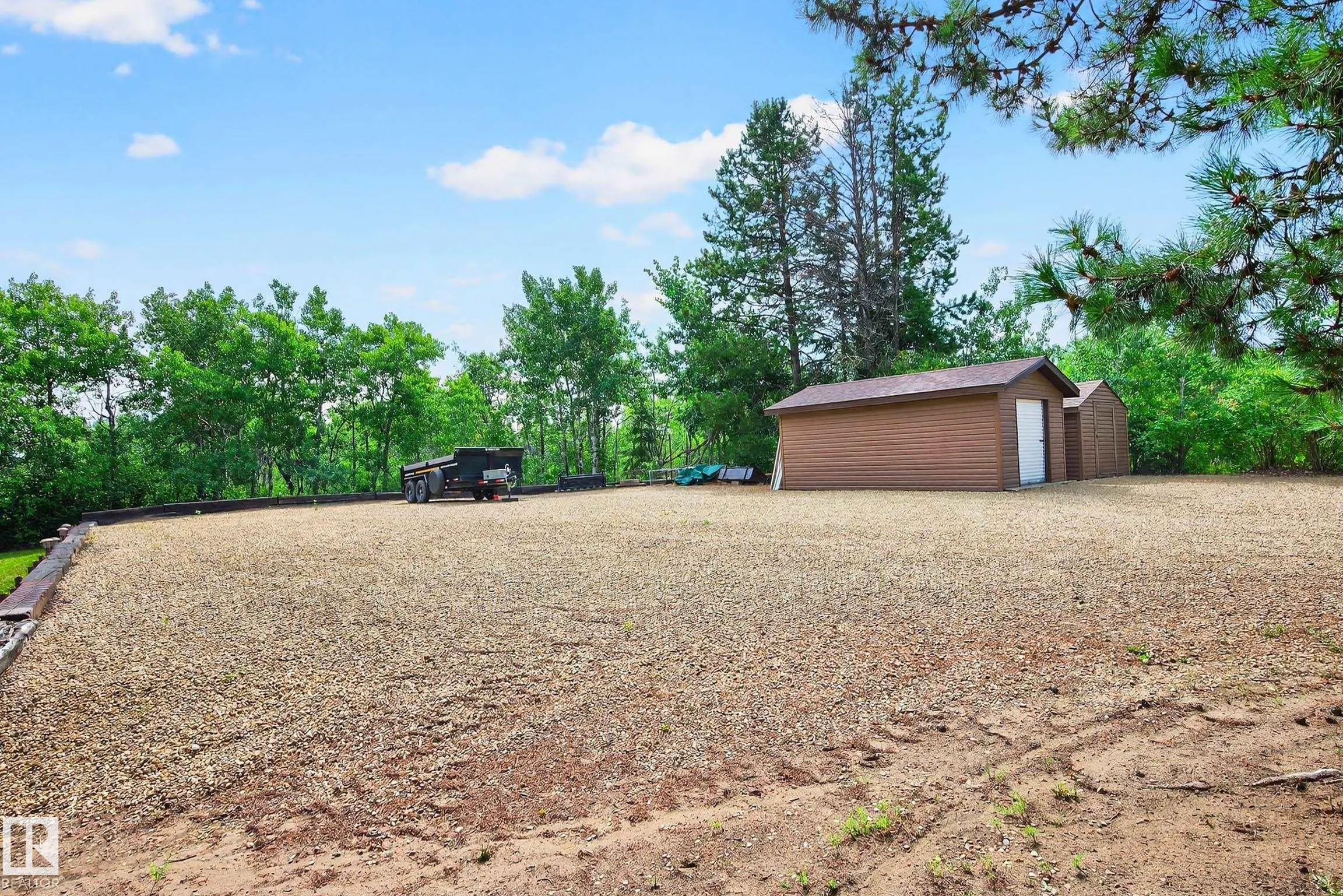 473084 RGE ROAD 242