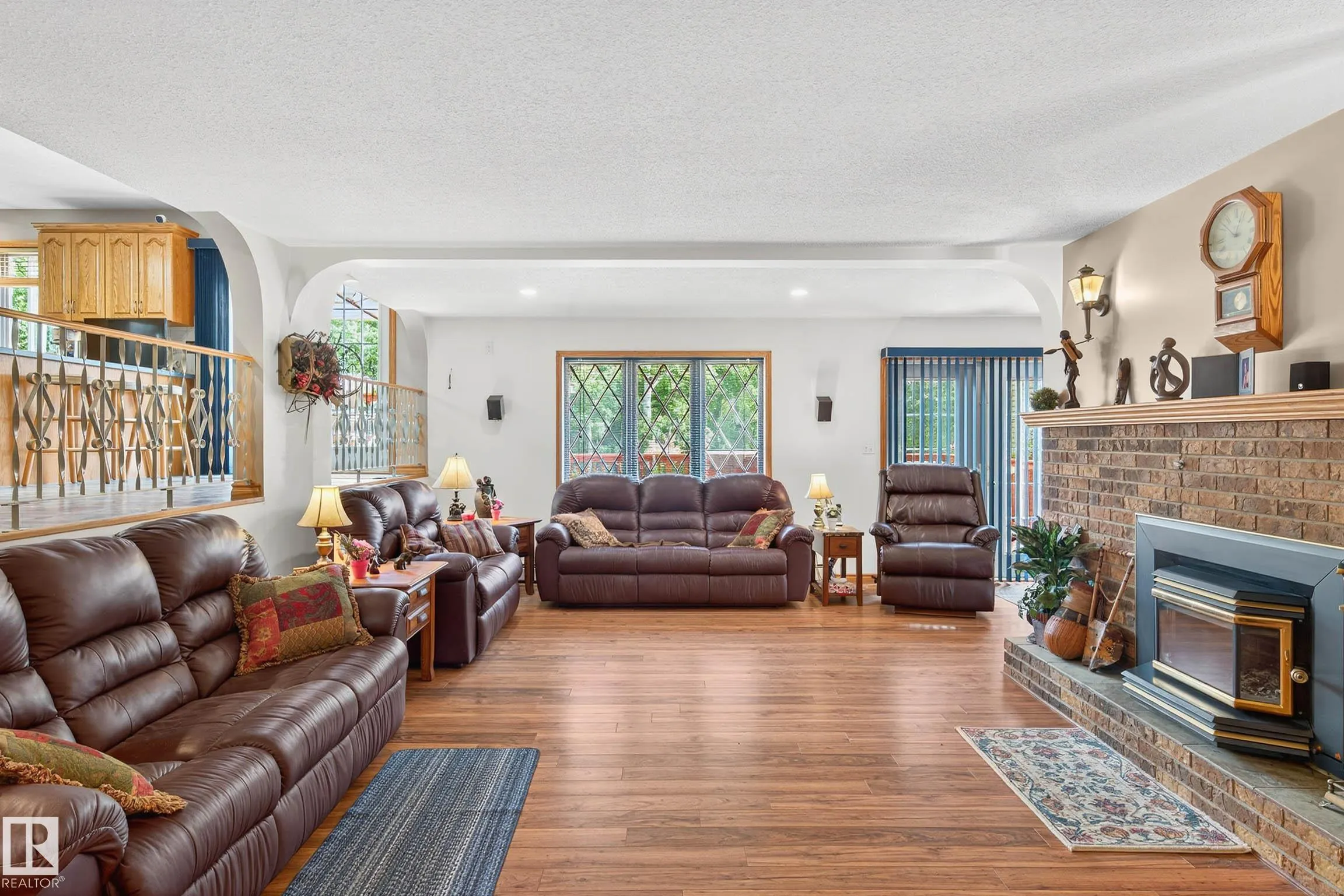 473084 RGE ROAD 242