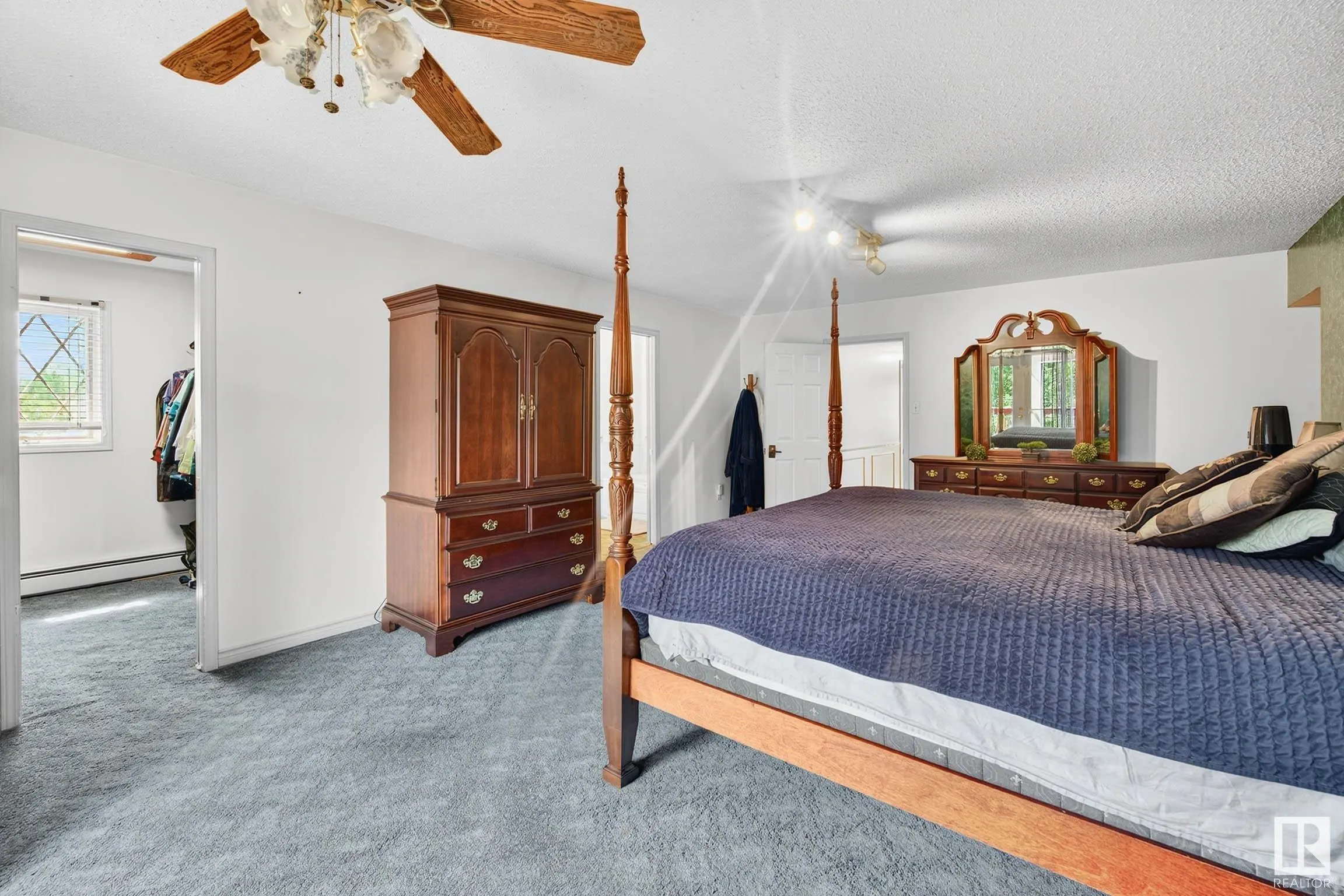 473084 RGE ROAD 242