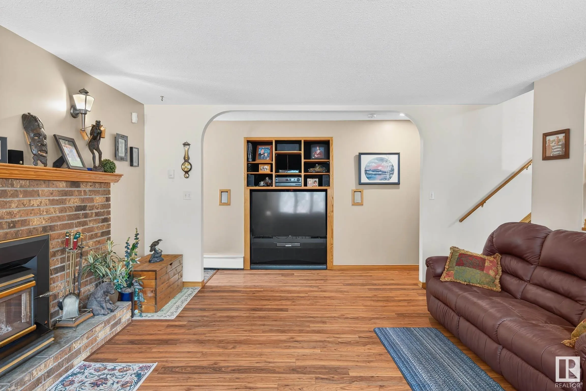 473084 RGE ROAD 242