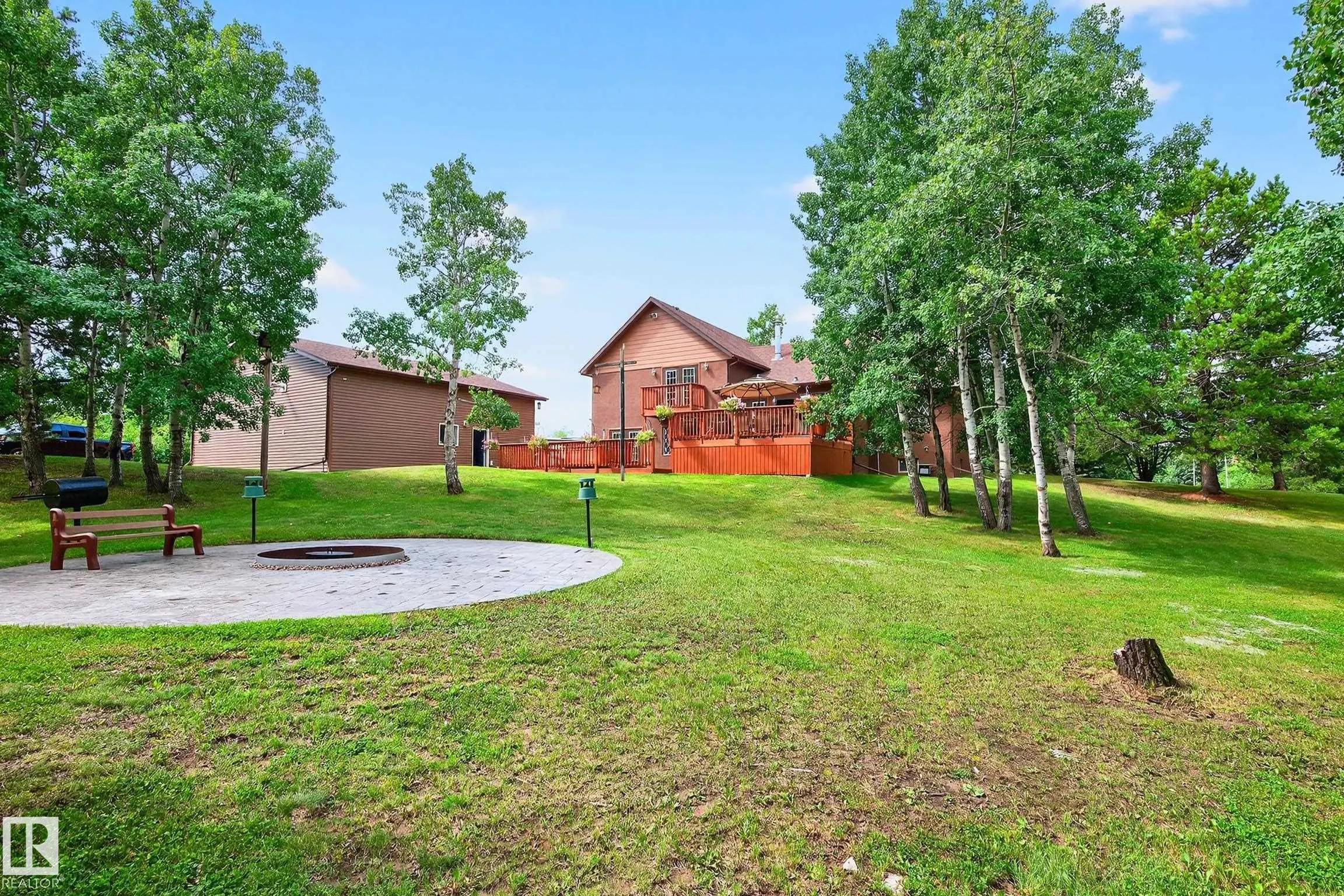 473084 RGE ROAD 242