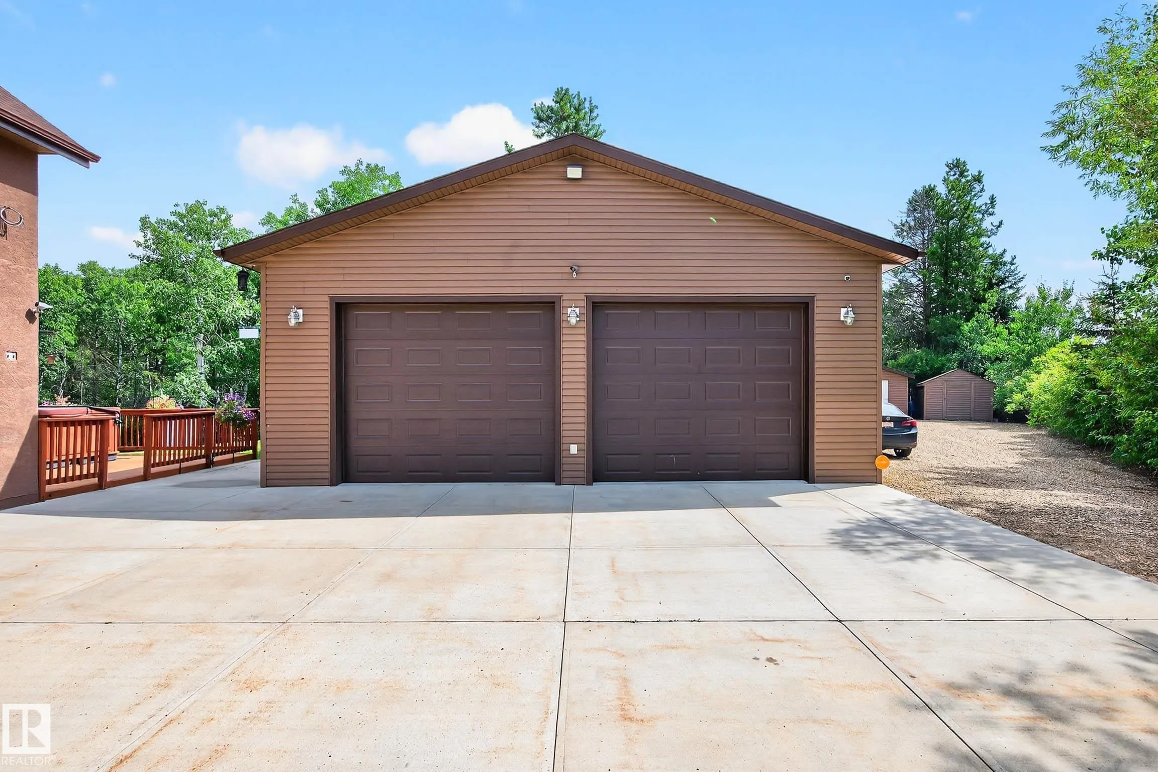 473084 RGE ROAD 242