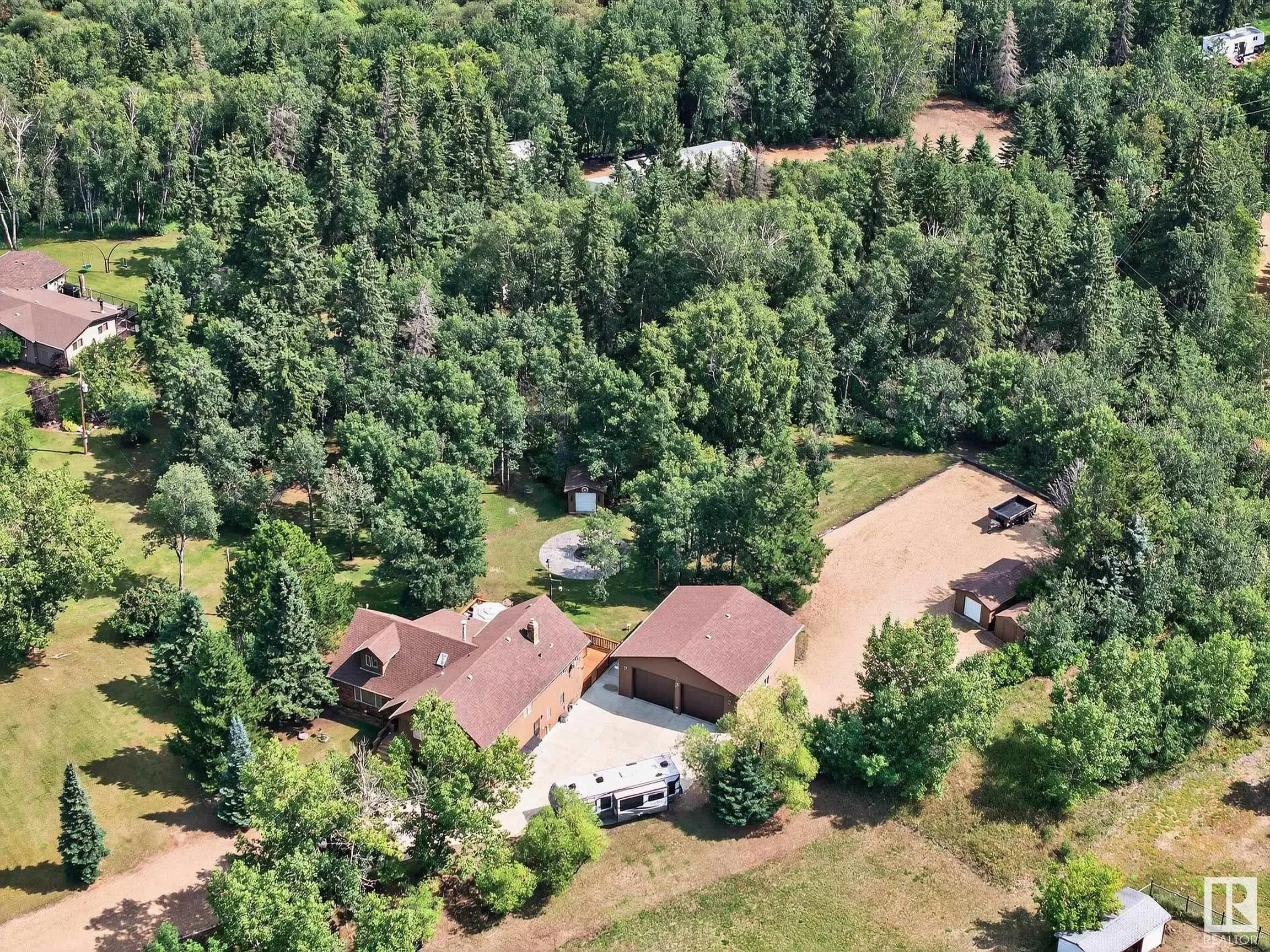 473084 RGE ROAD 242