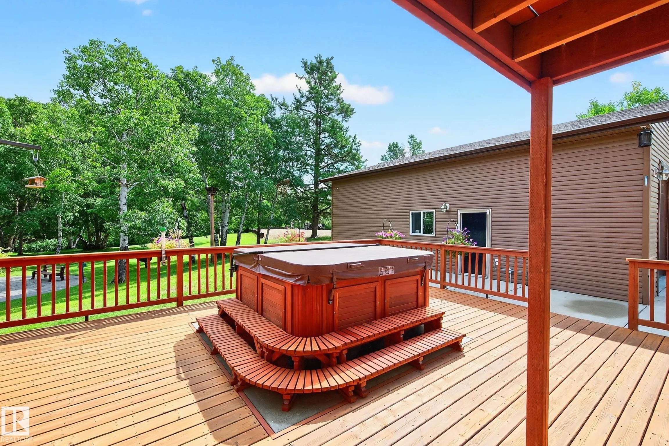 473084 RGE ROAD 242