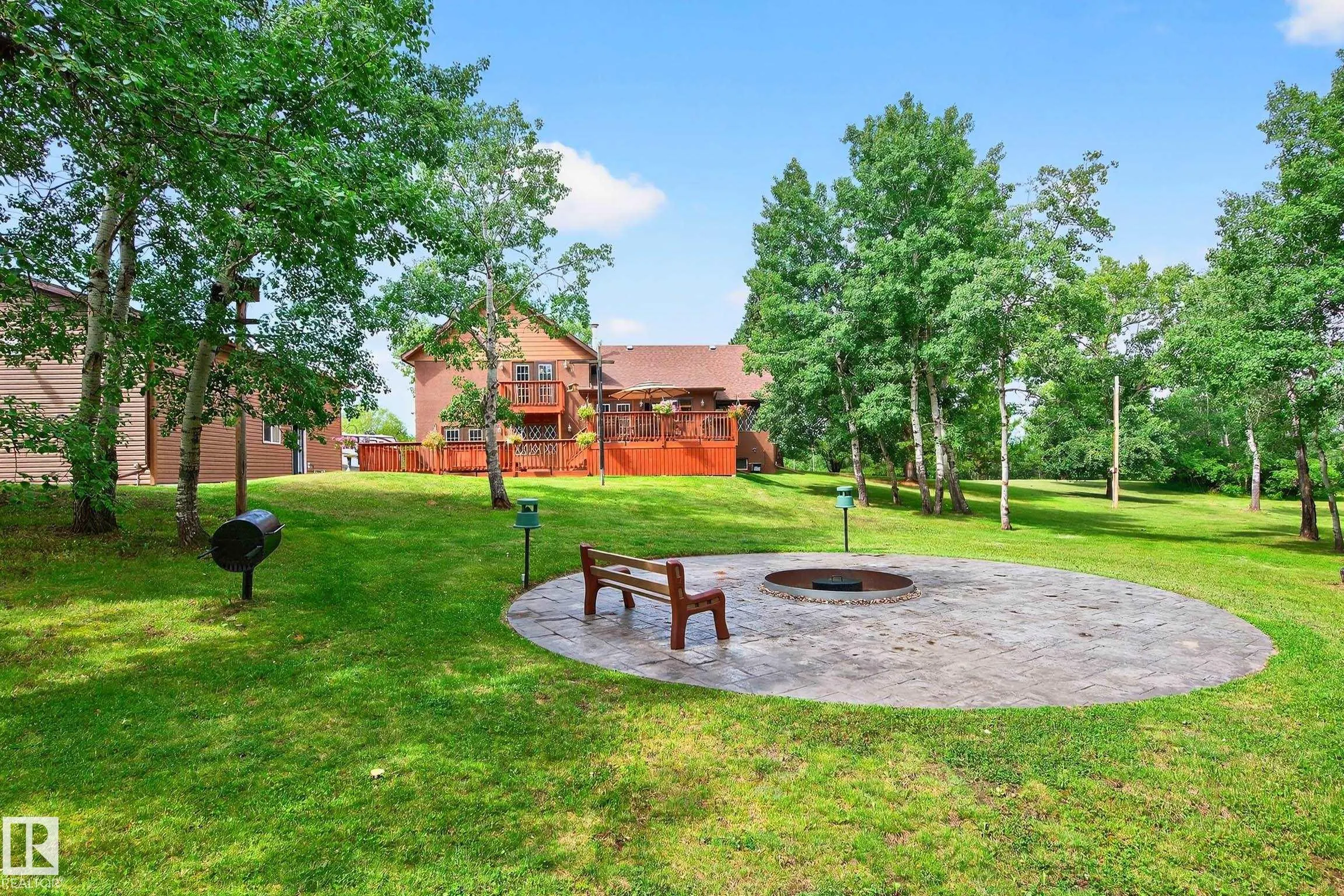 473084 RGE ROAD 242