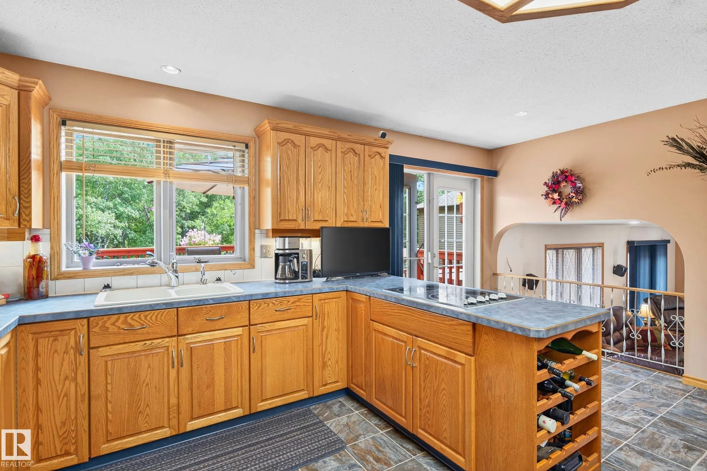 473084 RGE ROAD 242